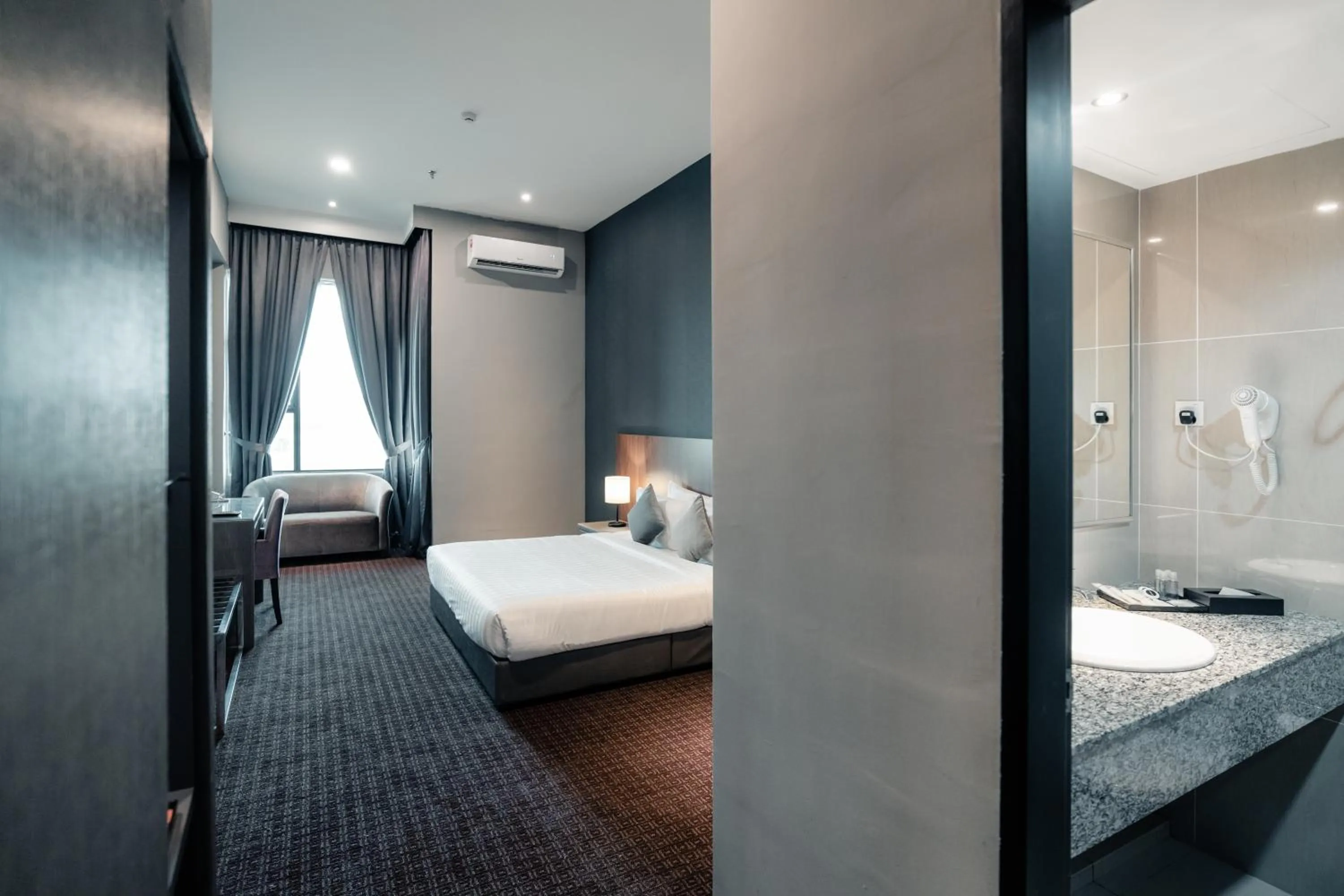 Photo of the whole room, Bed in Le'venue Hotel