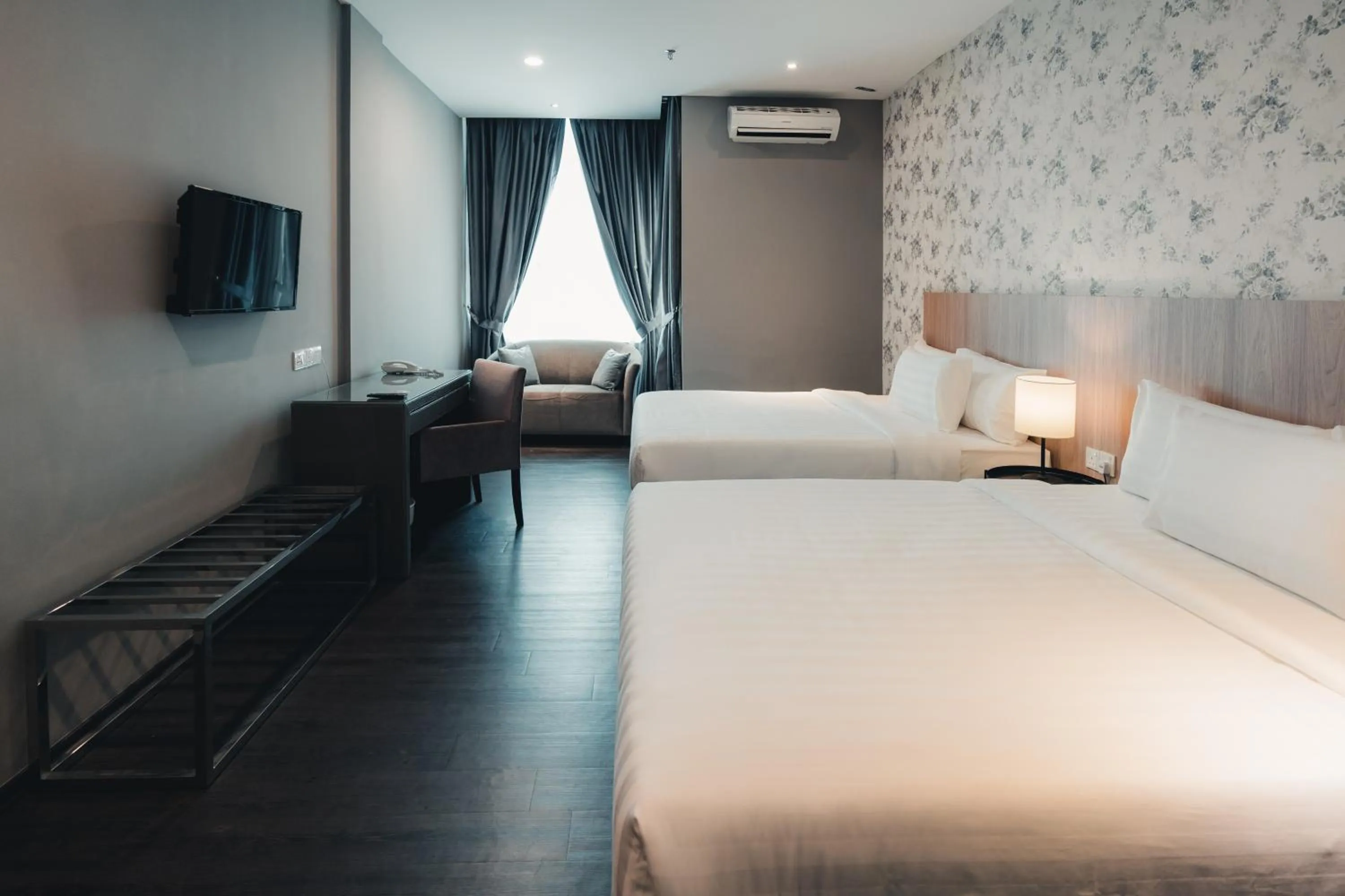 Photo of the whole room, Bed in Le'venue Hotel