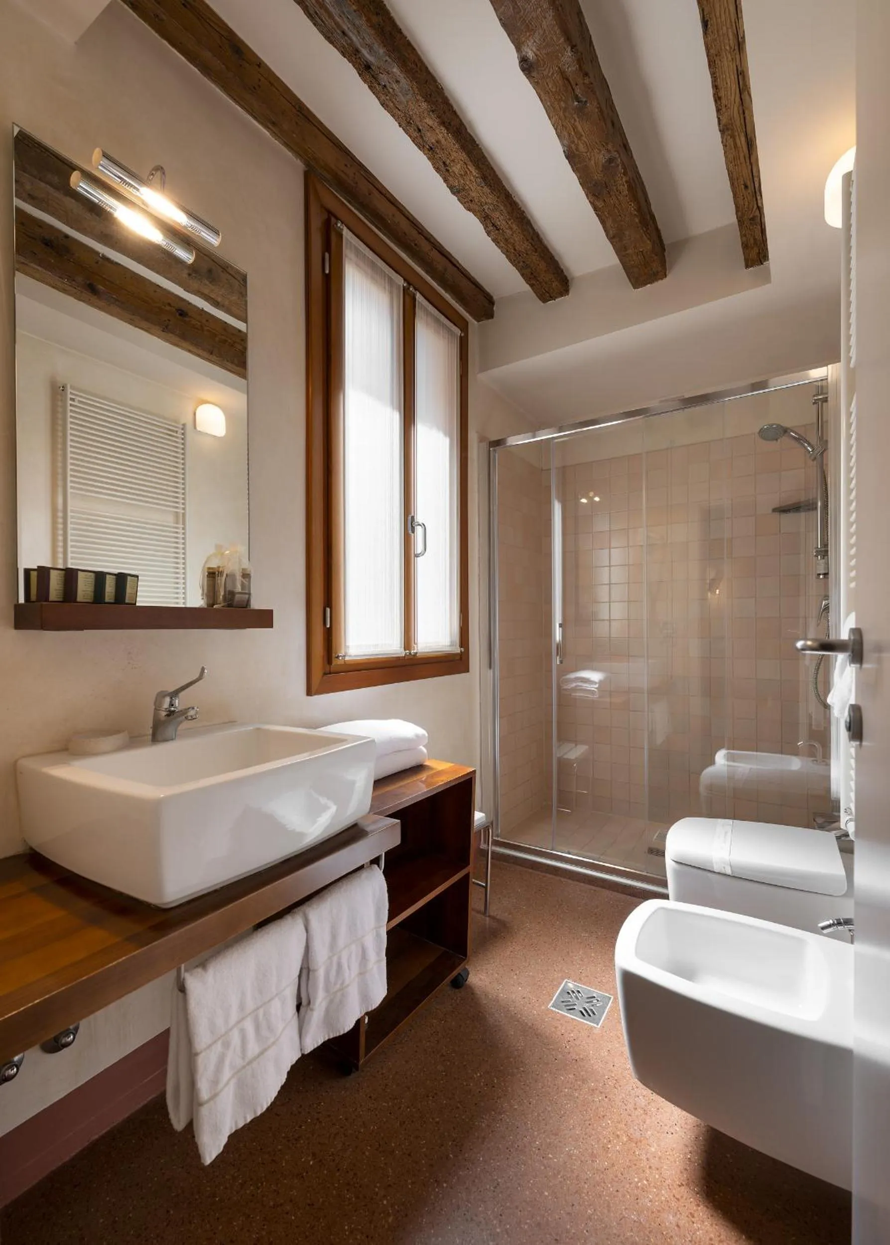 Bathroom, Bed in Ca' Pozzo Inn