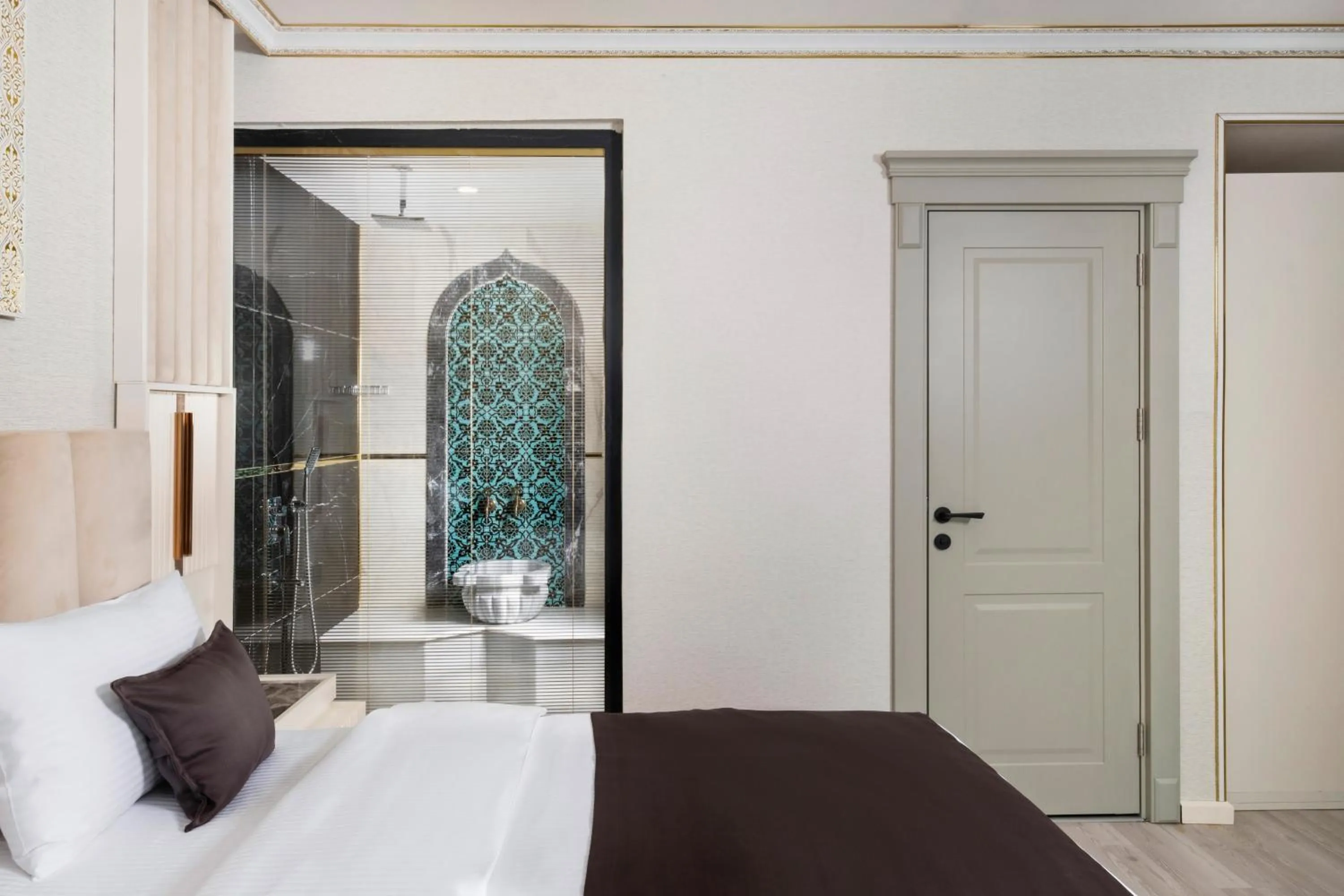 Bathroom, Bed in ANEMON MARDIN OTEL