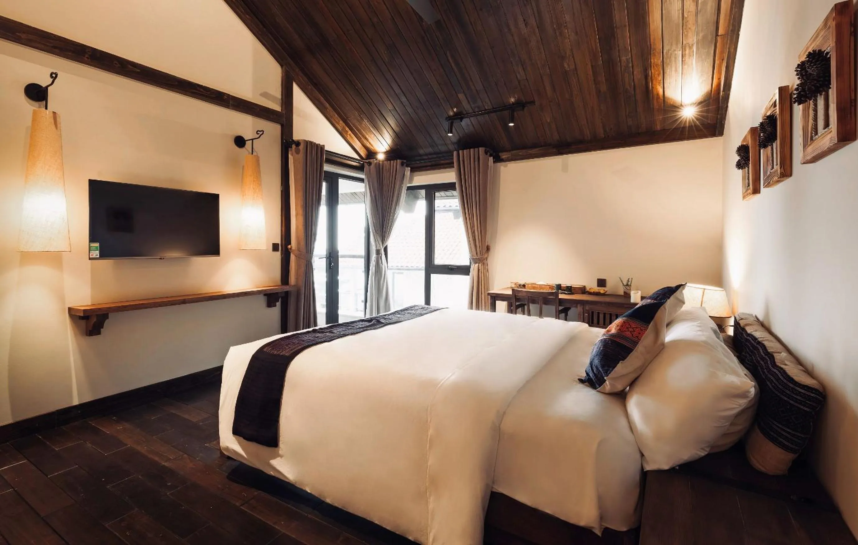Photo of the whole room, Bed in Ville De Mont Mountain Resort