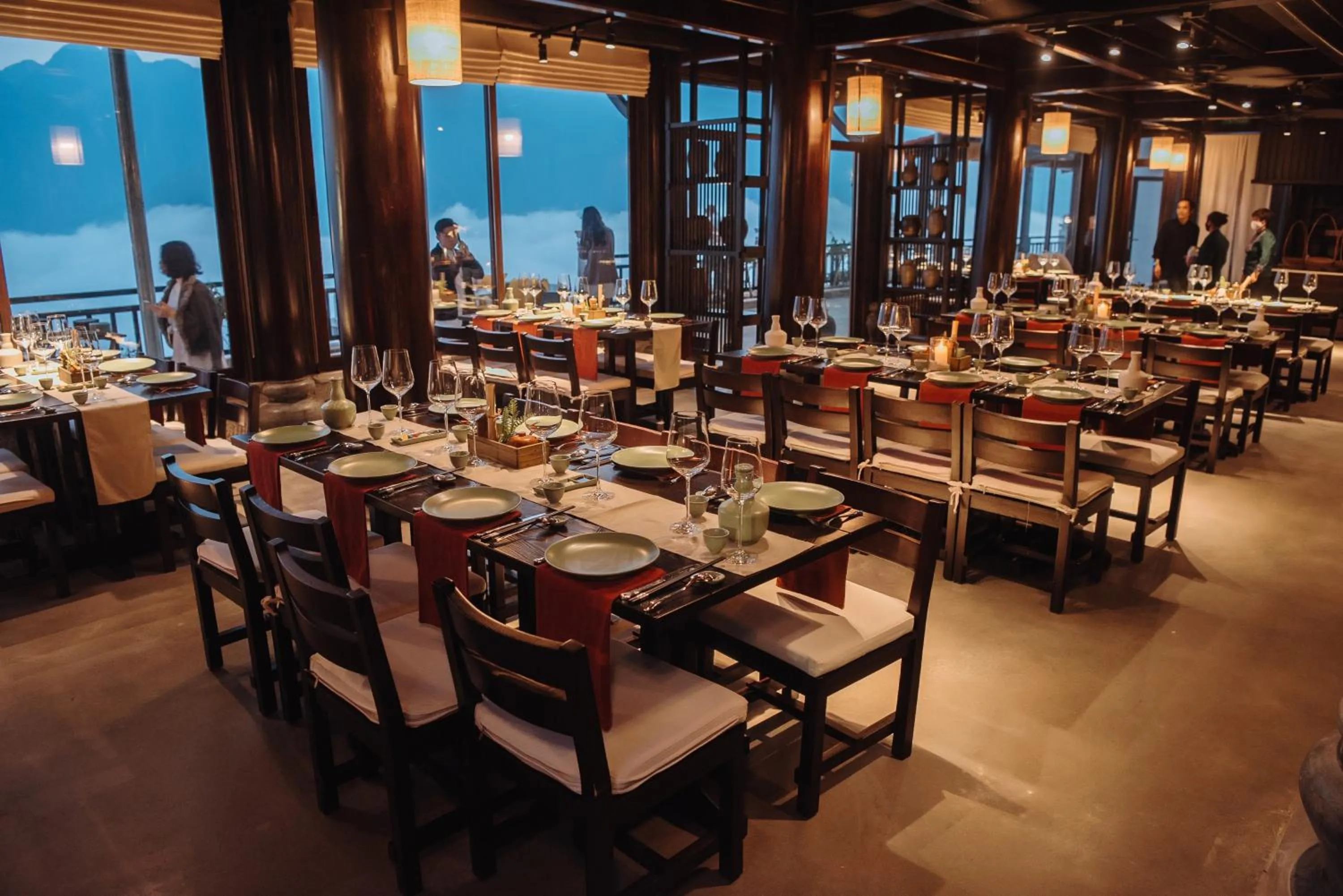 Restaurant/places to eat in Ville De Mont Mountain Resort