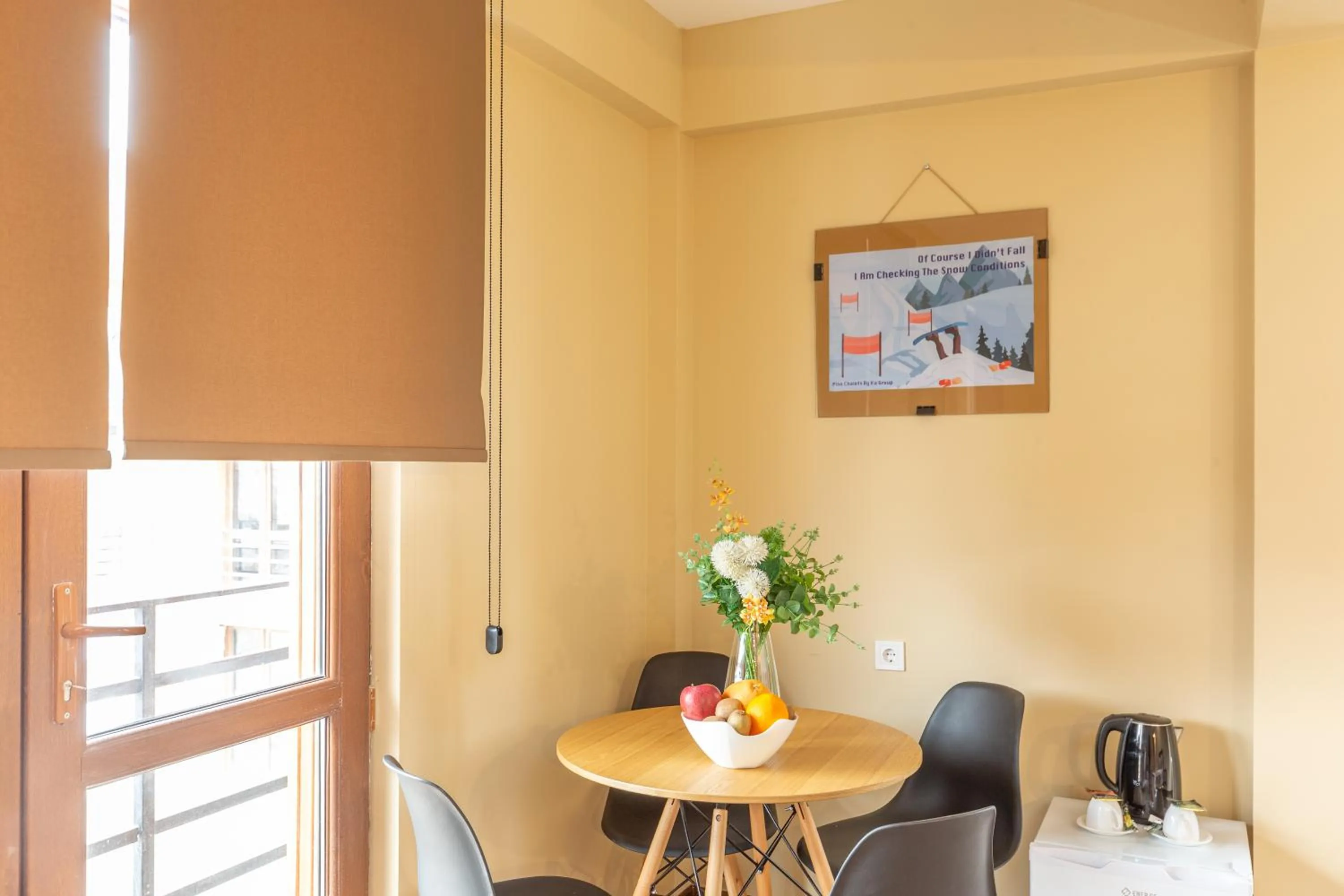 Living room in Pine Chalets by KA Group