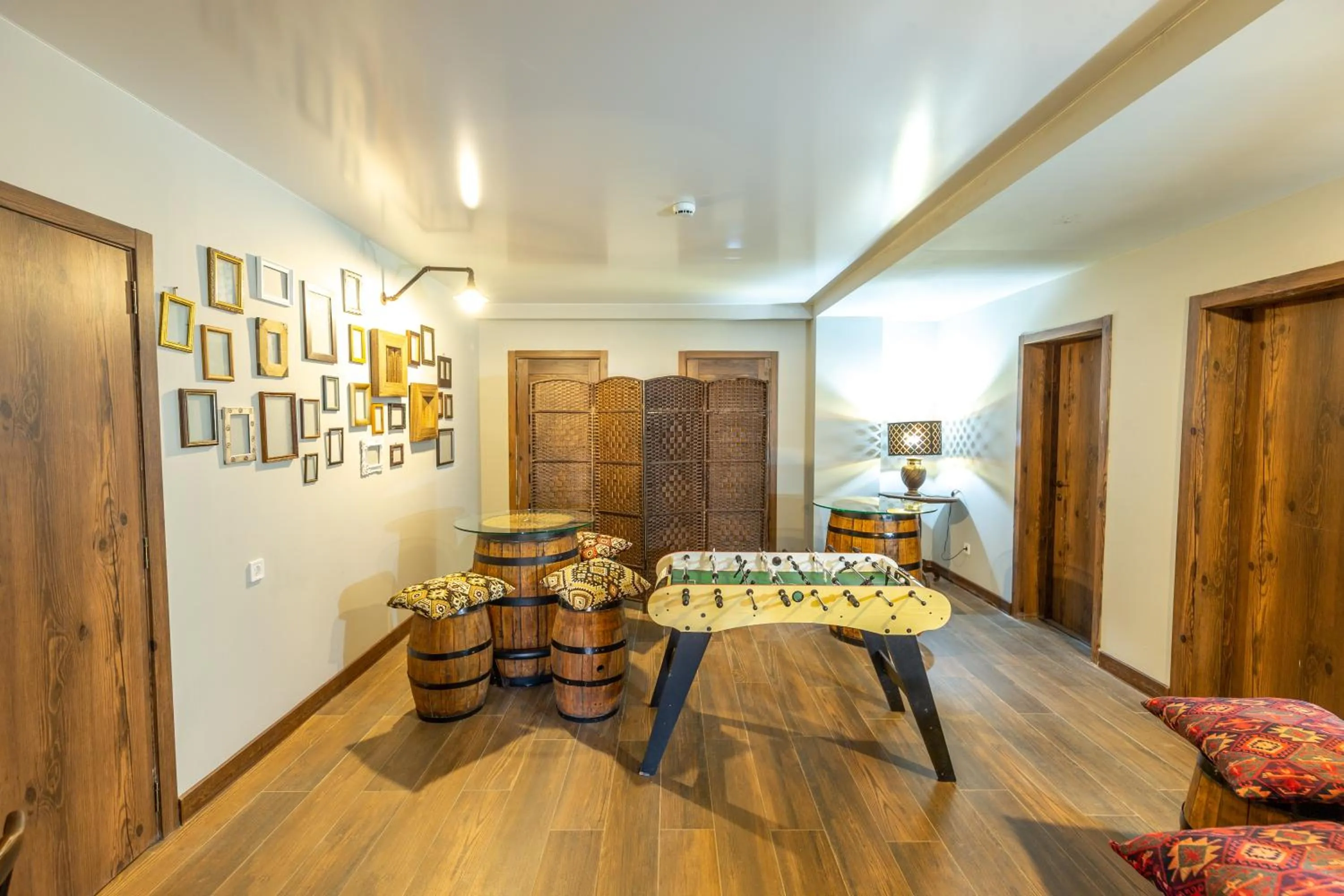 Game Room in Pine Chalets by KA Group