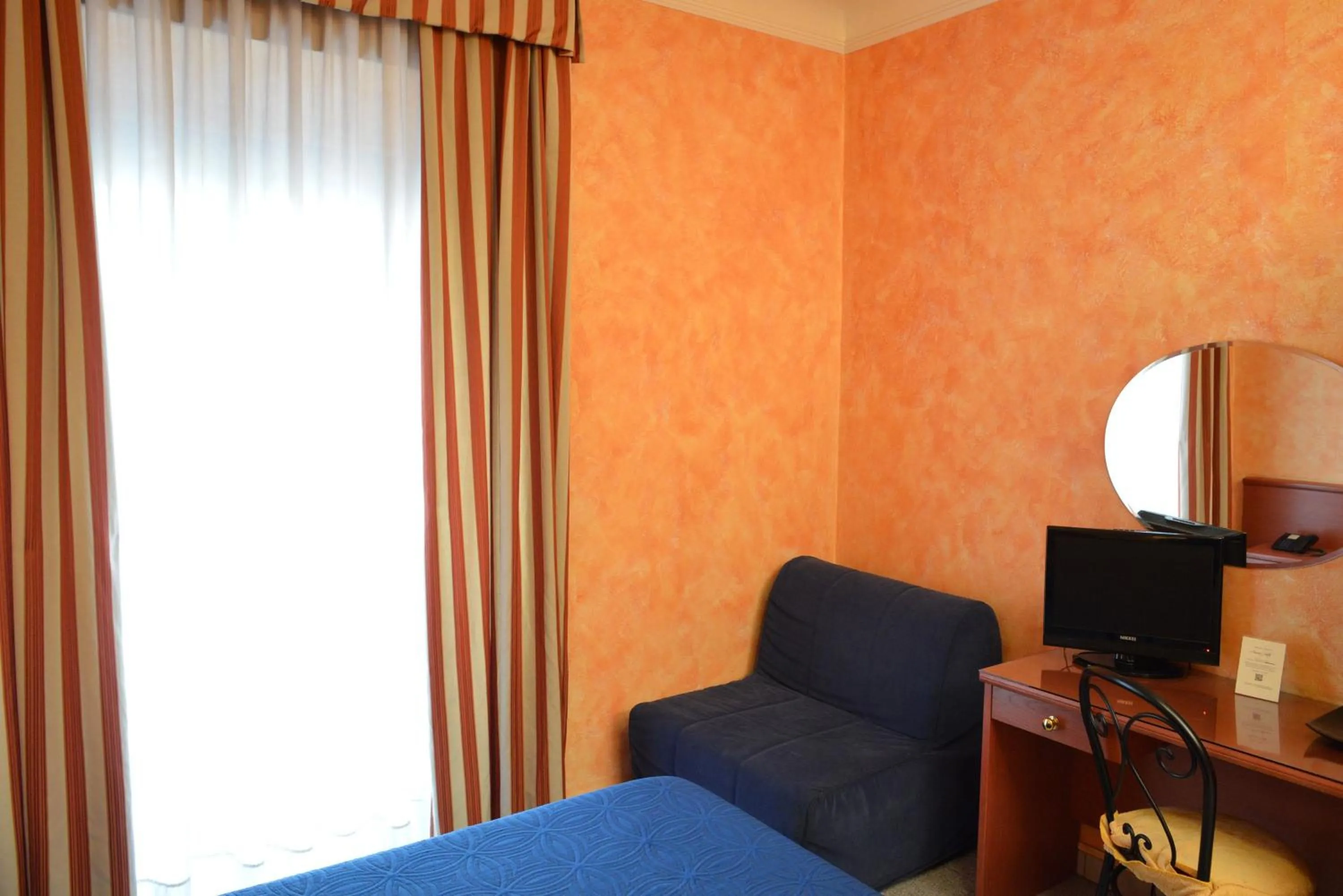 Photo of the whole room in Hotel Aurora