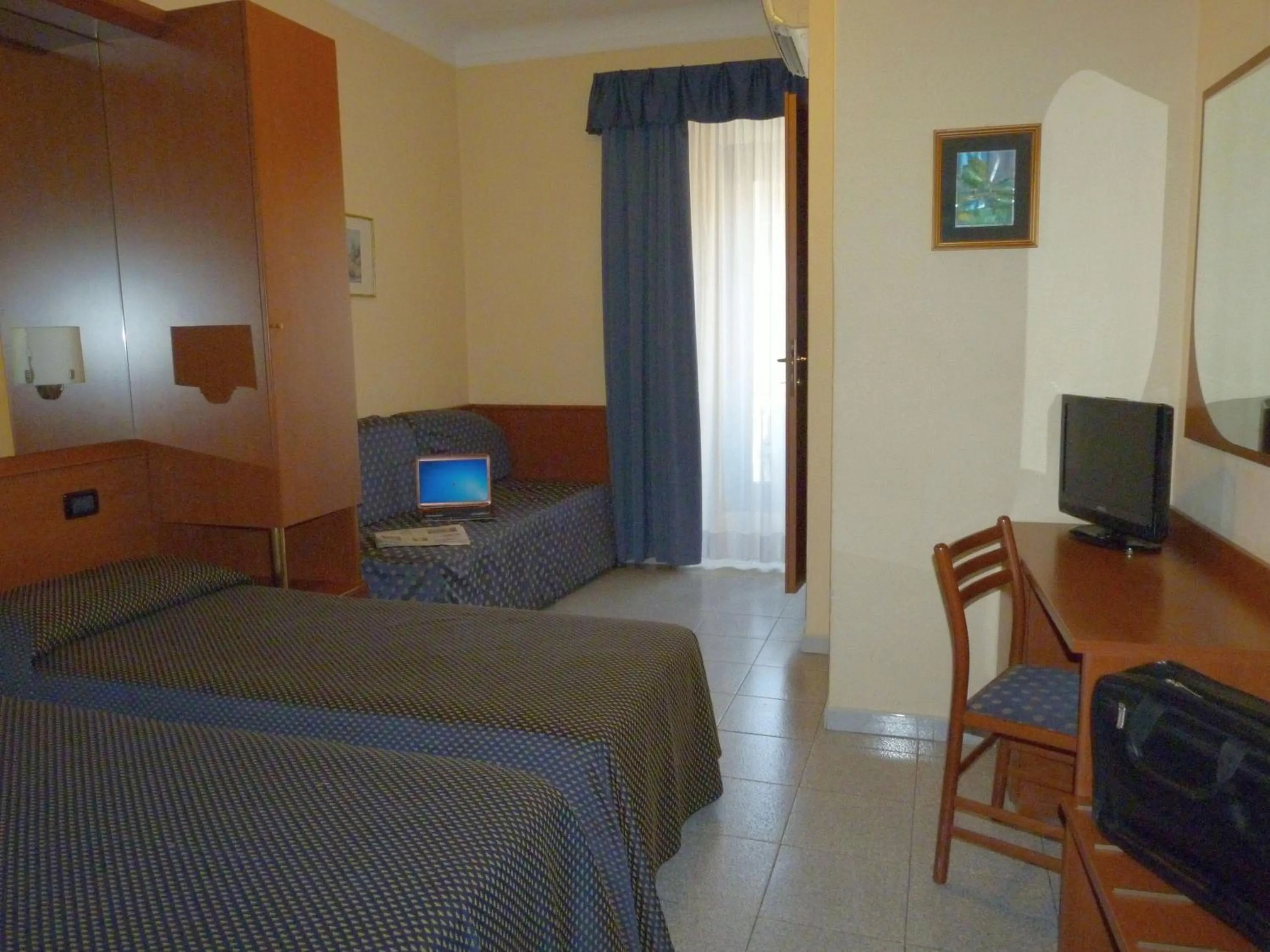 Photo of the whole room, Bed in Hotel Aurora