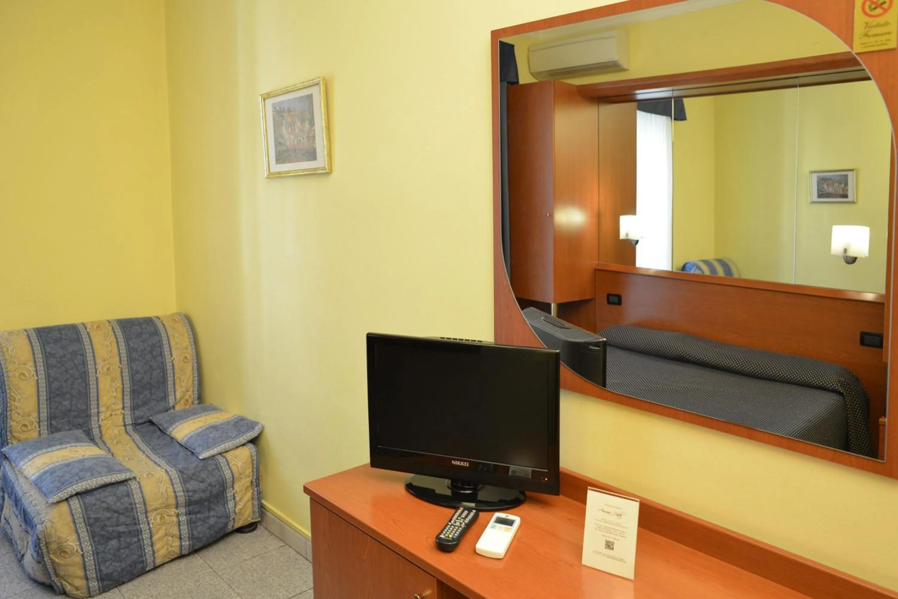 TV and multimedia in Hotel Aurora