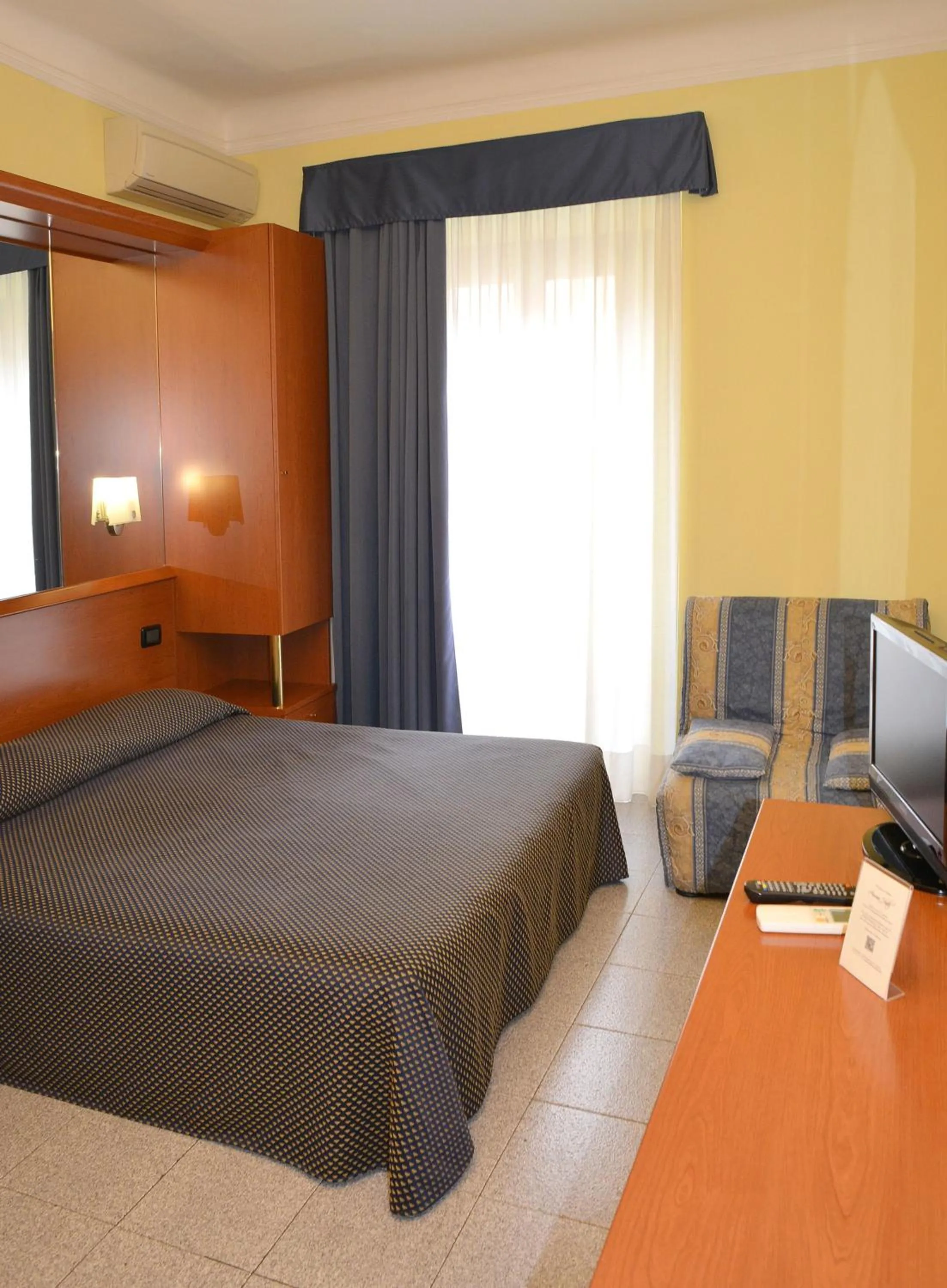 TV and multimedia, Bed in Hotel Aurora