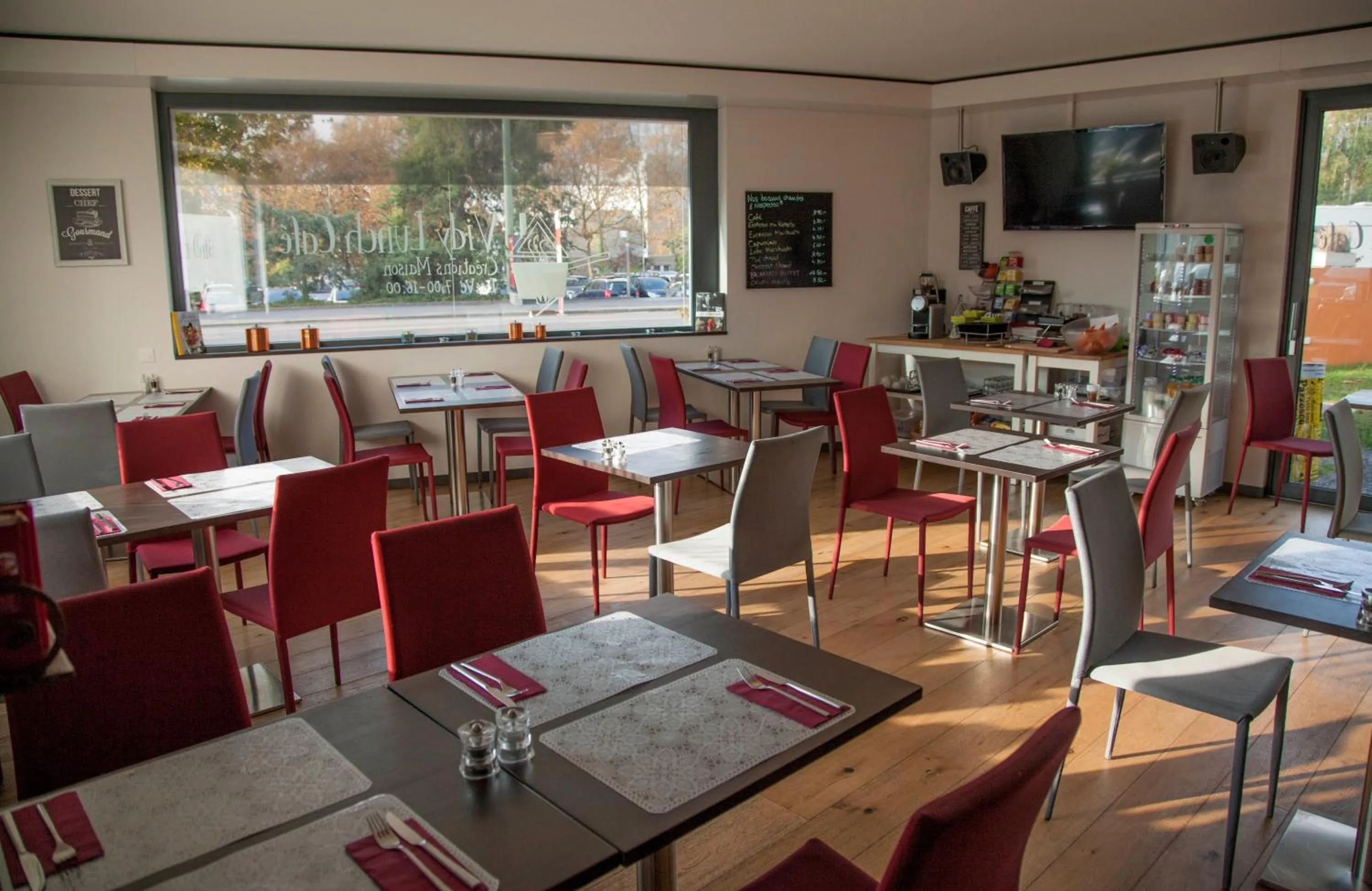 Restaurant/places to eat in Apart'Hotel 46a