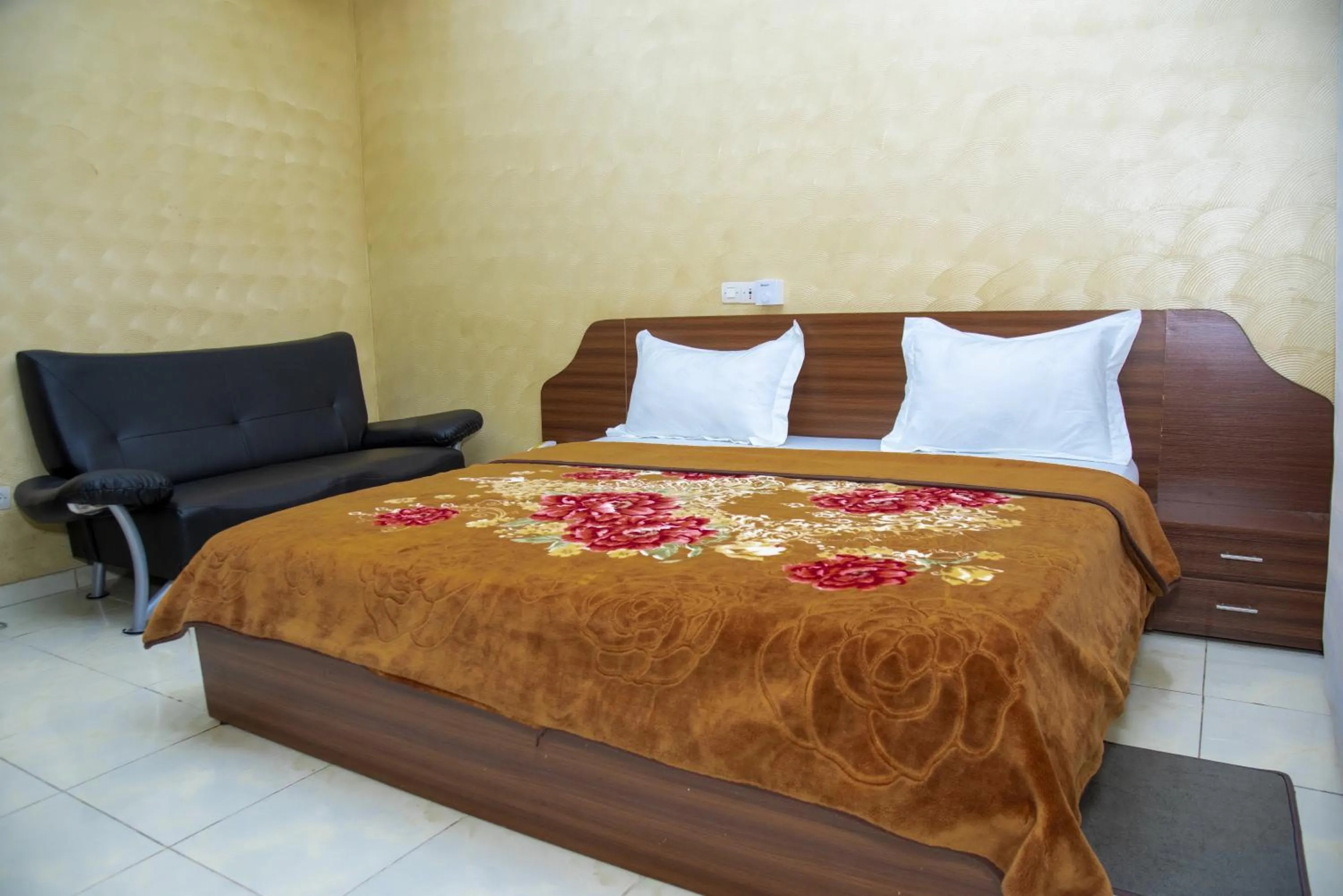 Bedroom, Bed in Hôtel Saint Lazaros