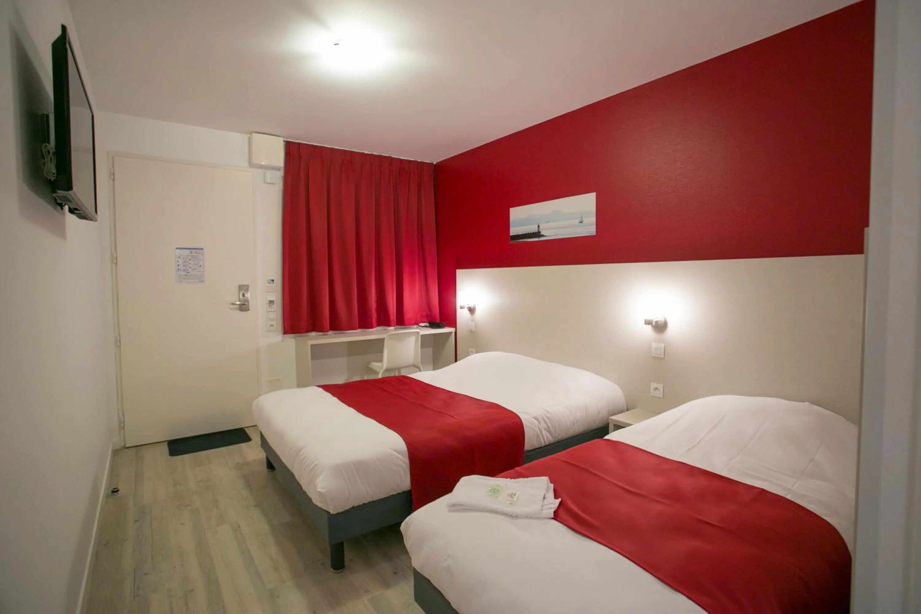 Photo of the whole room, Bed in Motel des Landes