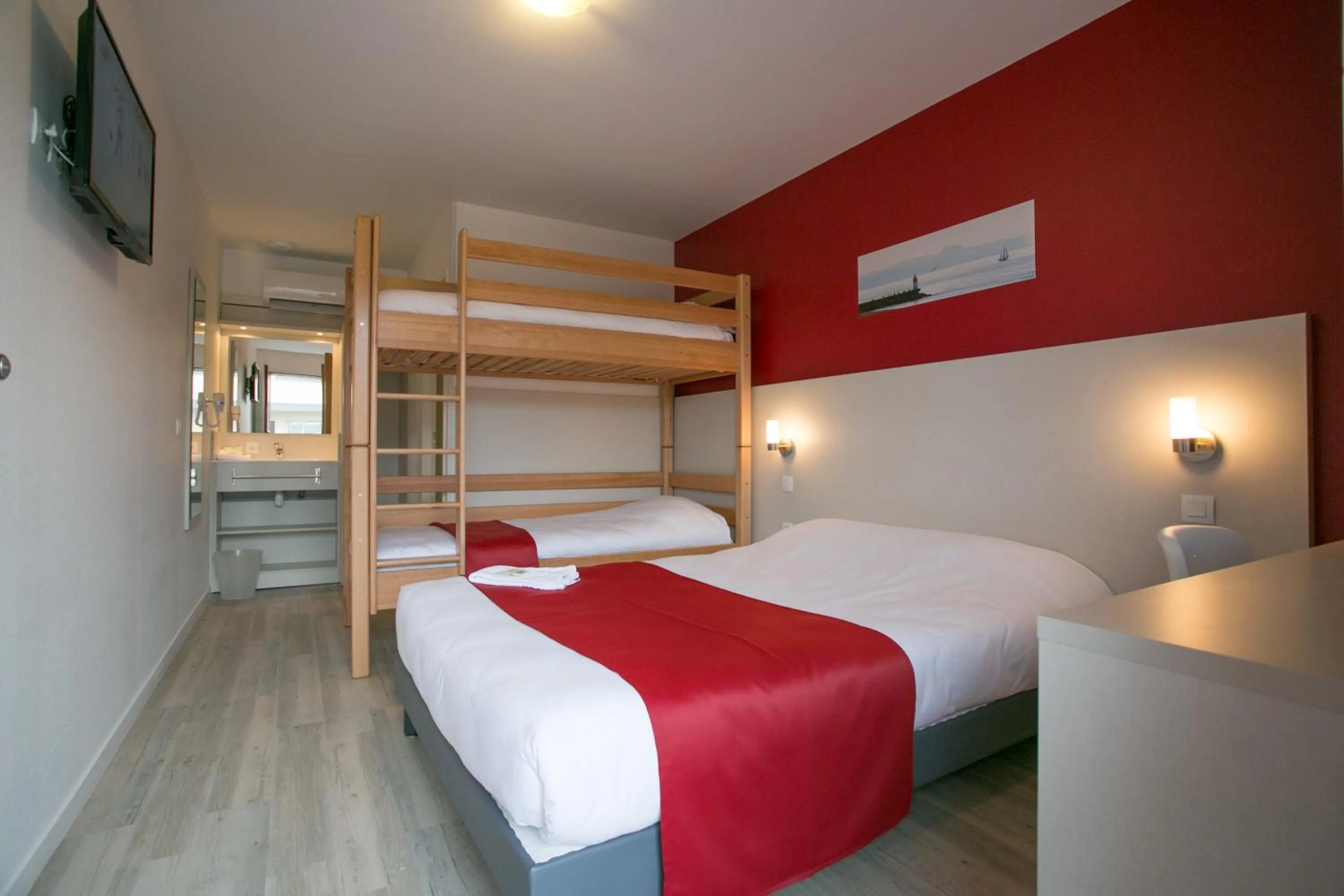 Photo of the whole room, Bed in Motel des Landes