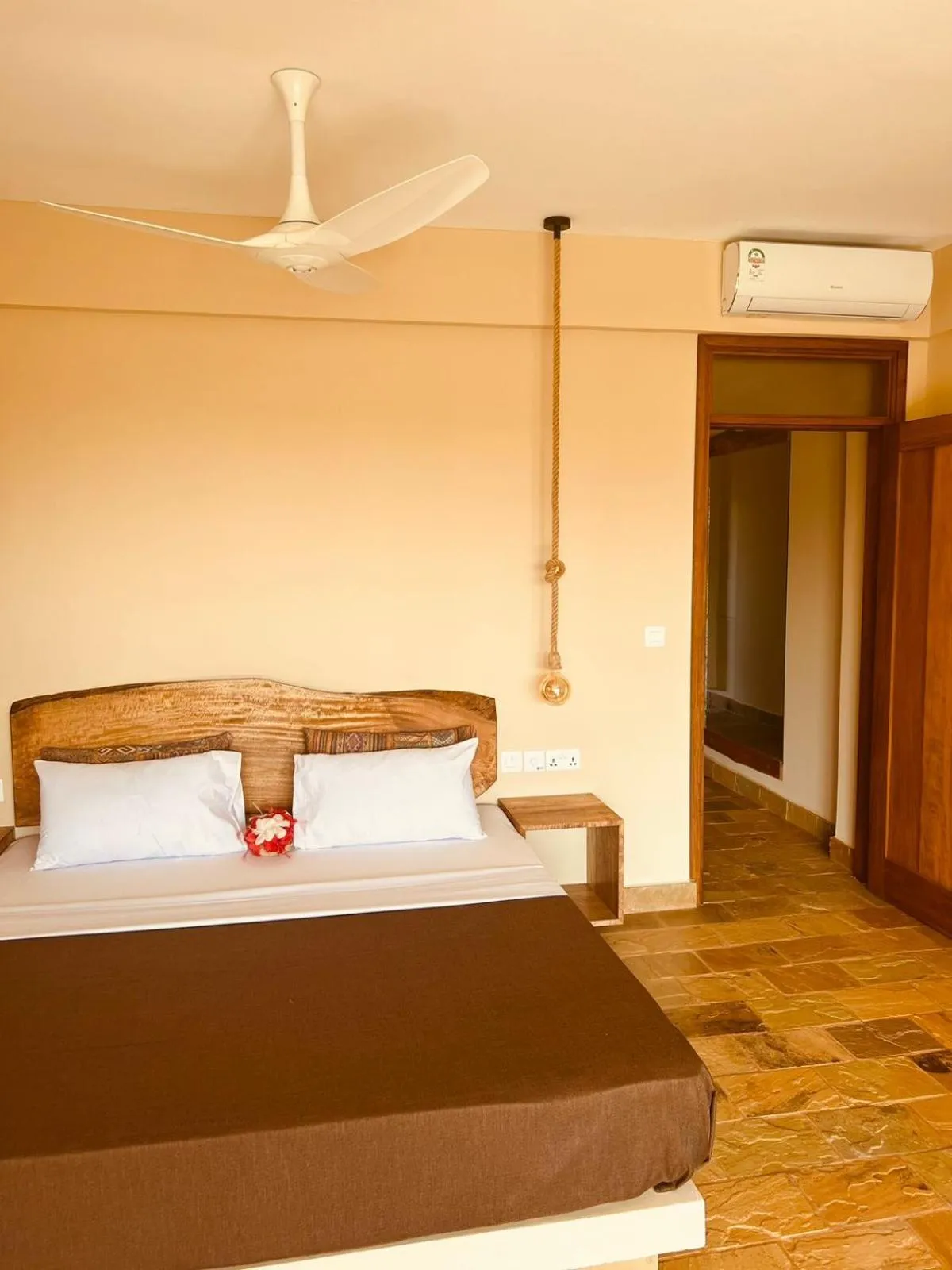 air conditioner, Bed in Tombo House