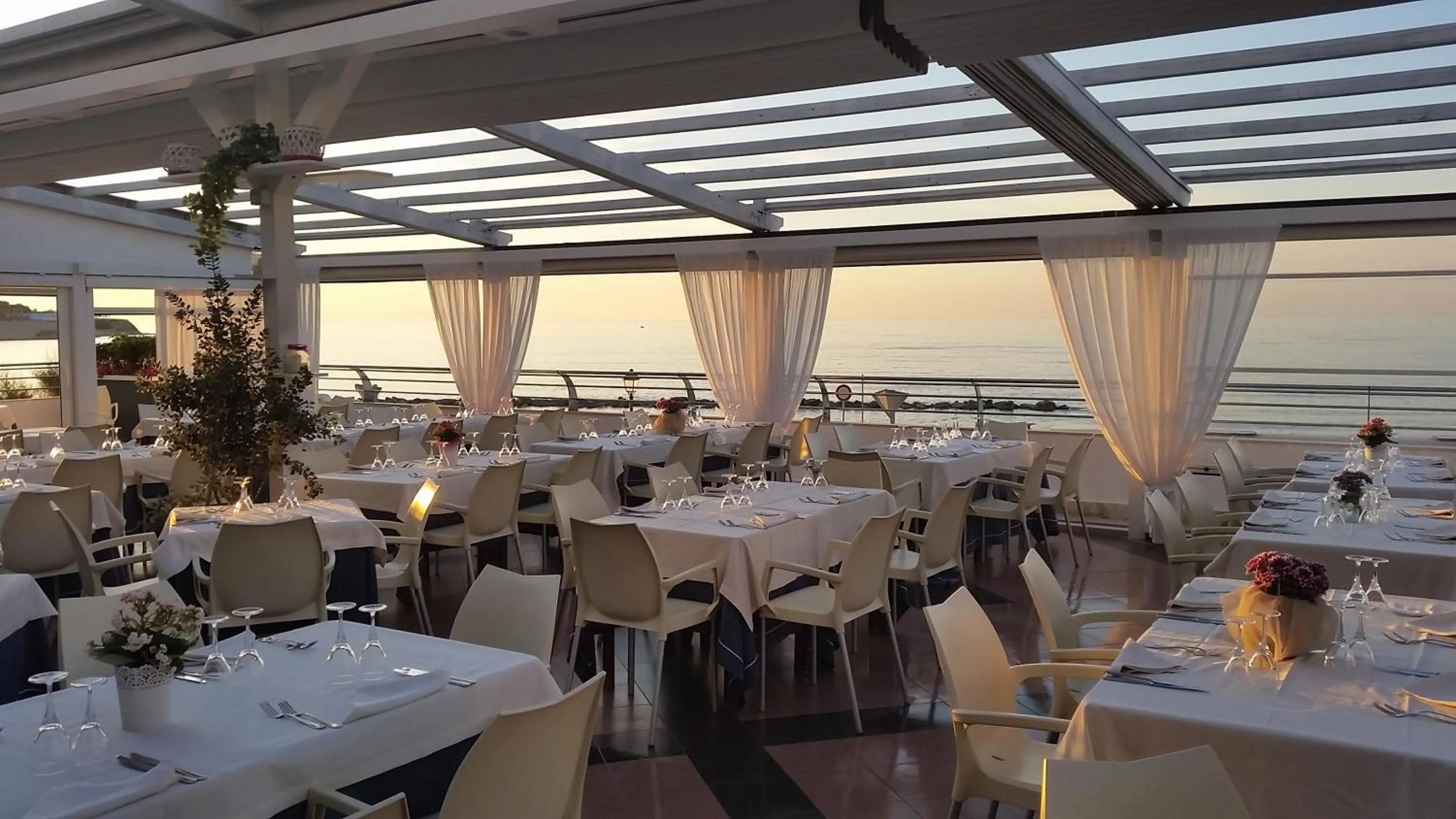 Restaurant/places to eat in Hotel Salsello