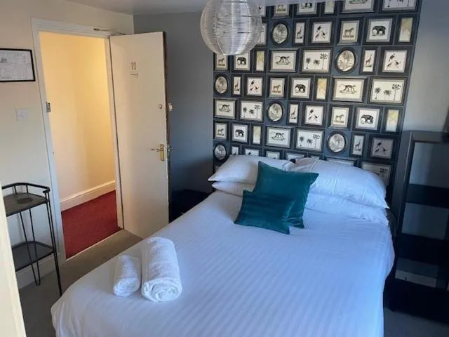 Bed in Chequers Country Inn