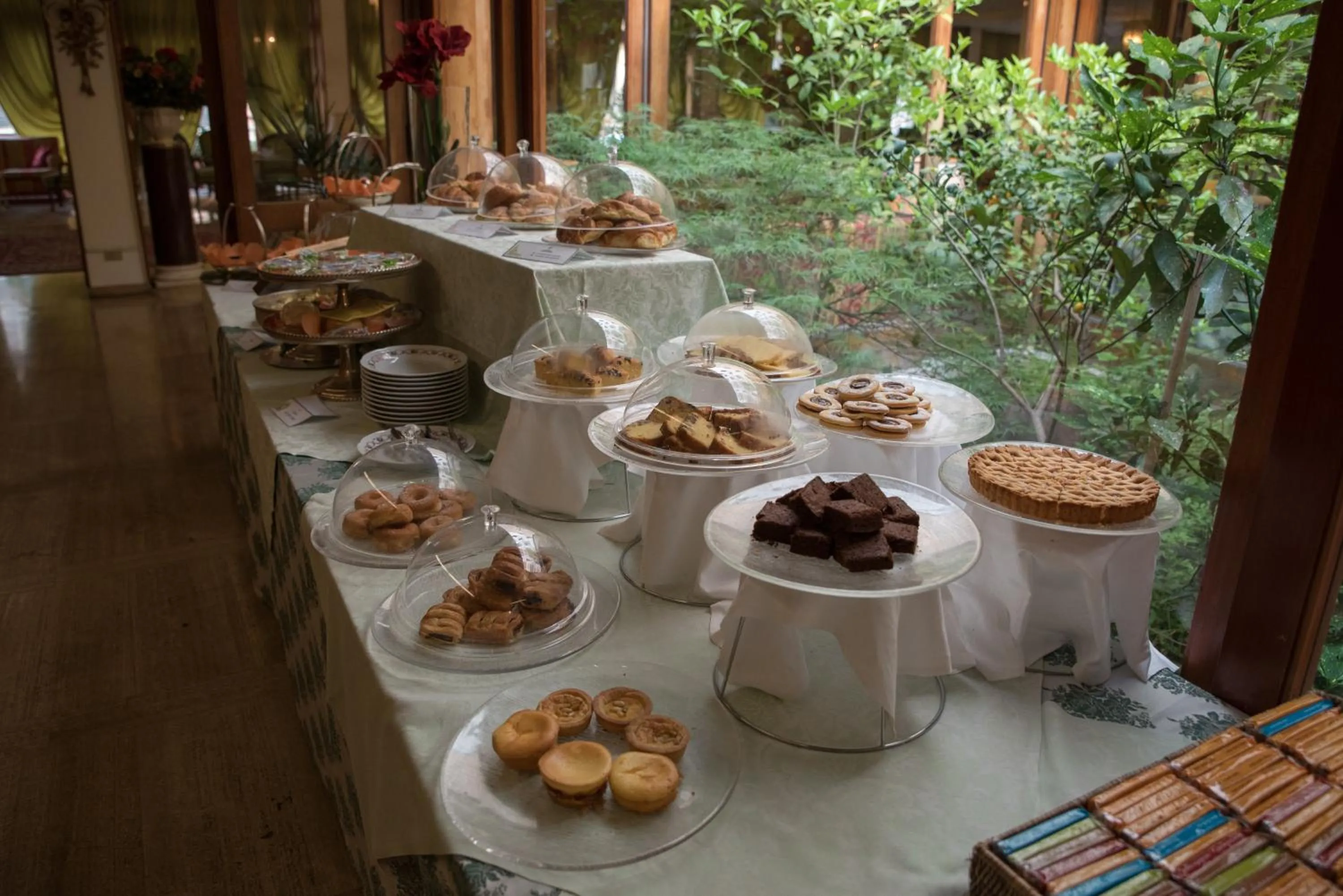 Buffet breakfast in Grand Hotel Tamerici & Principe