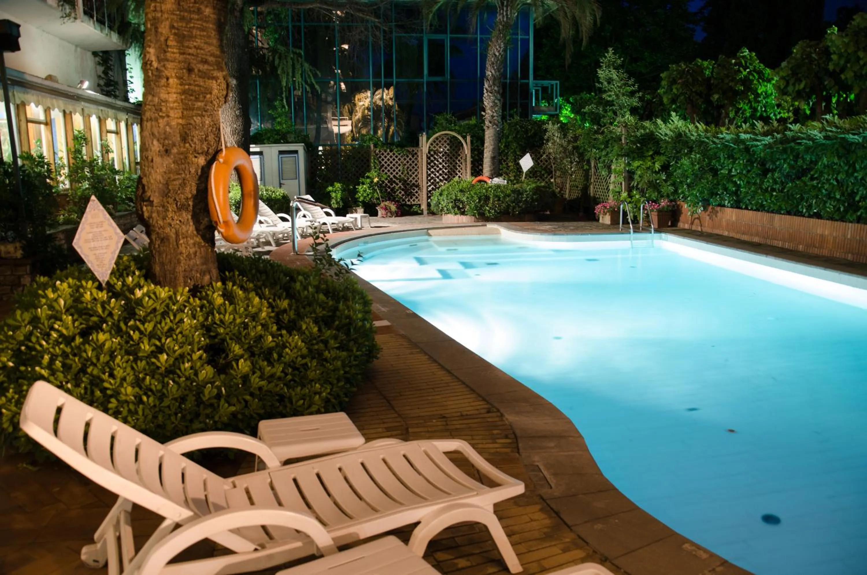 Swimming pool in Grand Hotel Tamerici & Principe