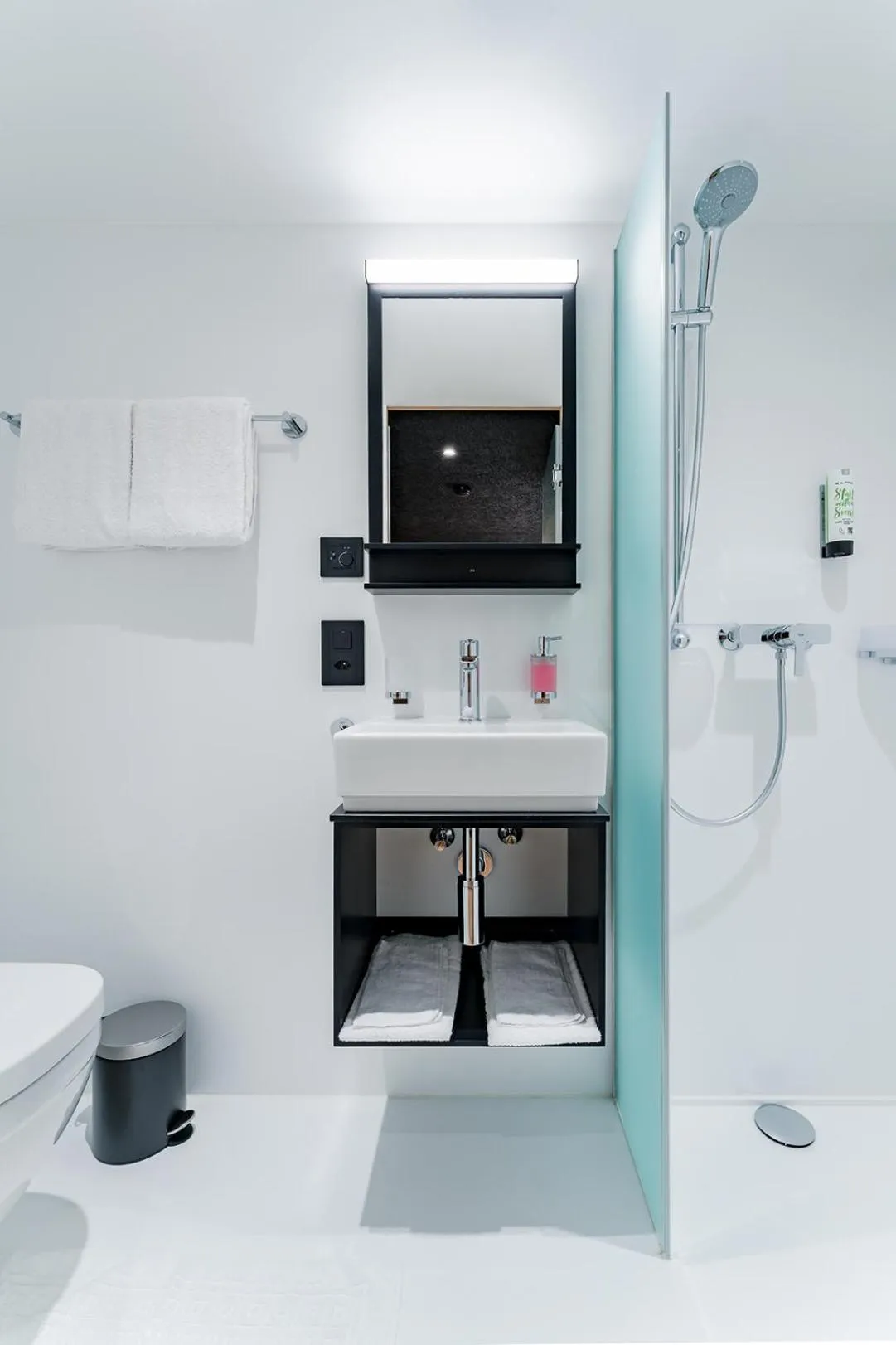 Shower in Gasthaus Hof