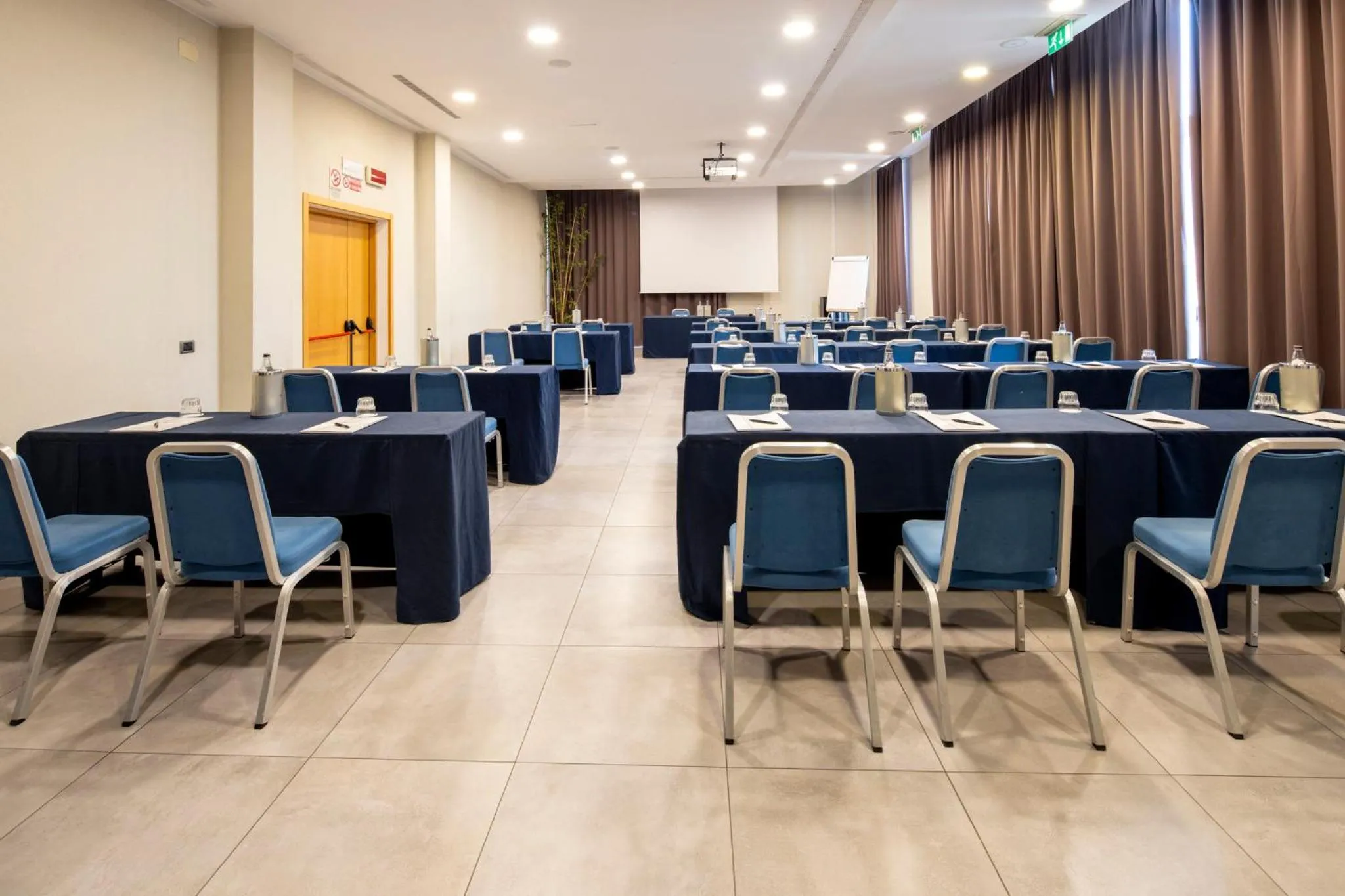 Meeting/conference room in voco Parma & Congressi by IHG