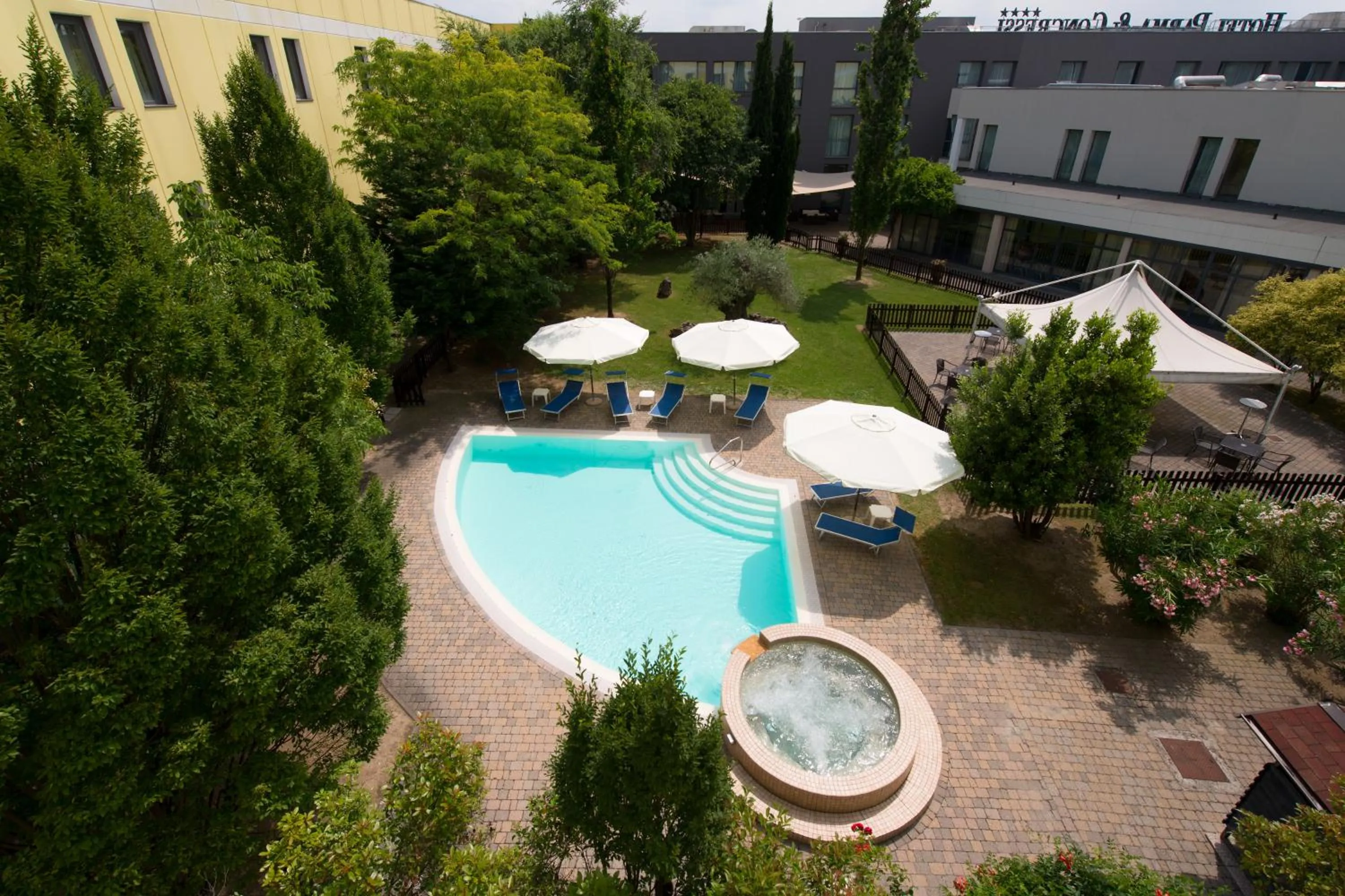 Swimming pool in Hotel Parma & Congressi
