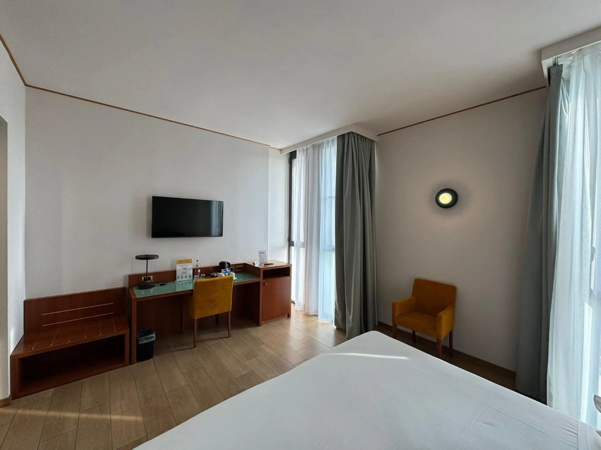 Photo of the whole room, Bed in voco Parma & Congressi by IHG