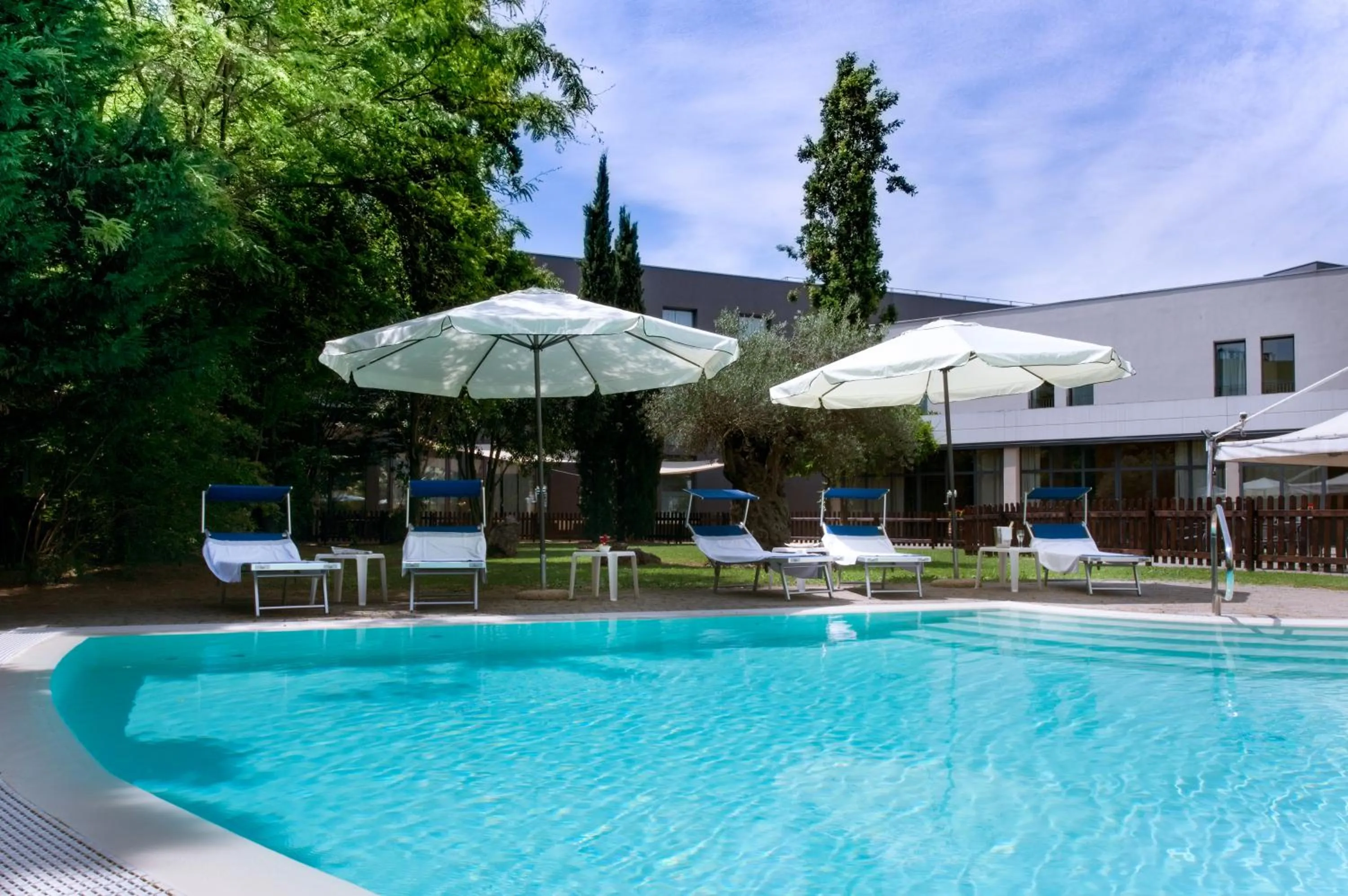 Swimming pool in Hotel Parma & Congressi