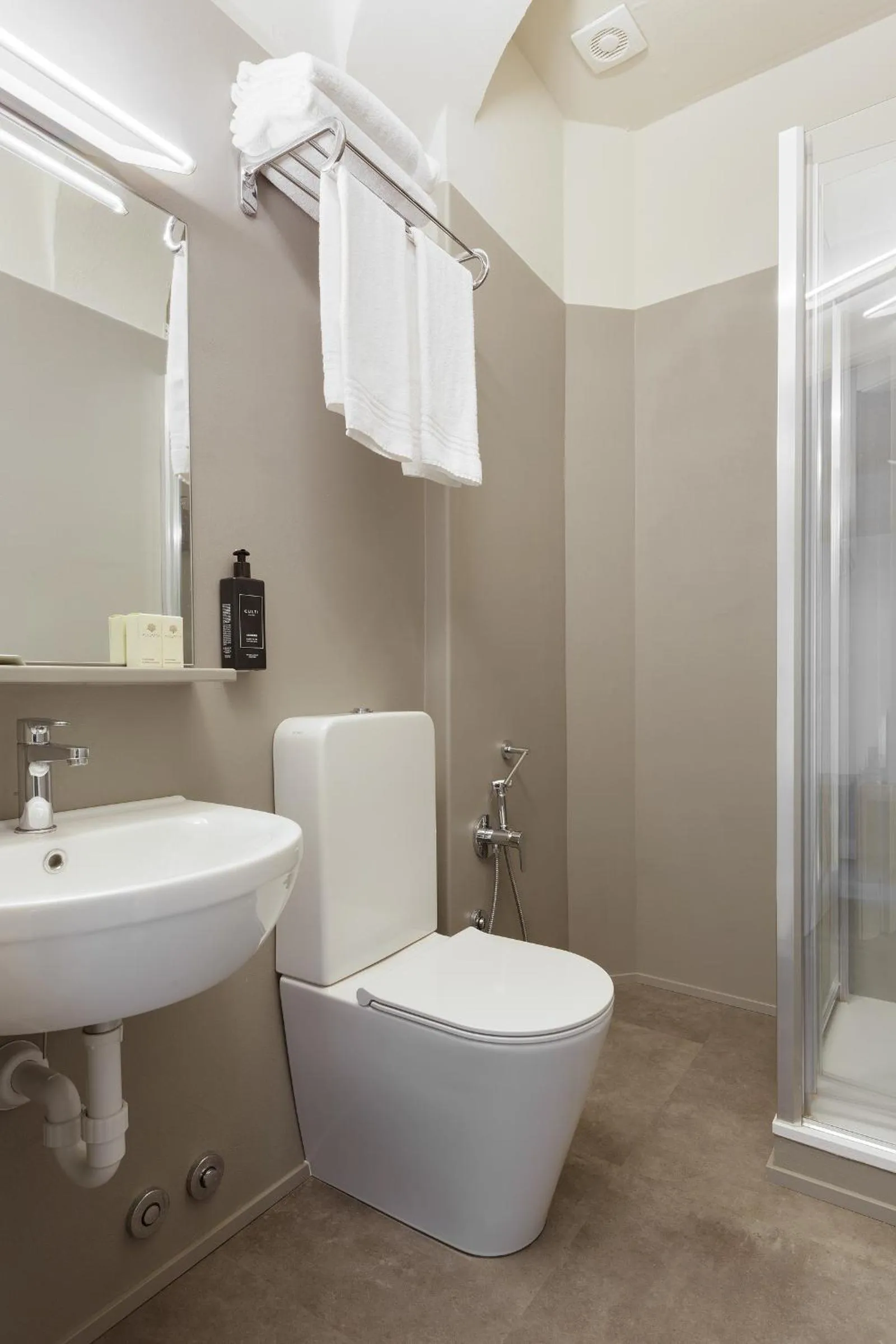 Bathroom in Hotel 22 Marzo