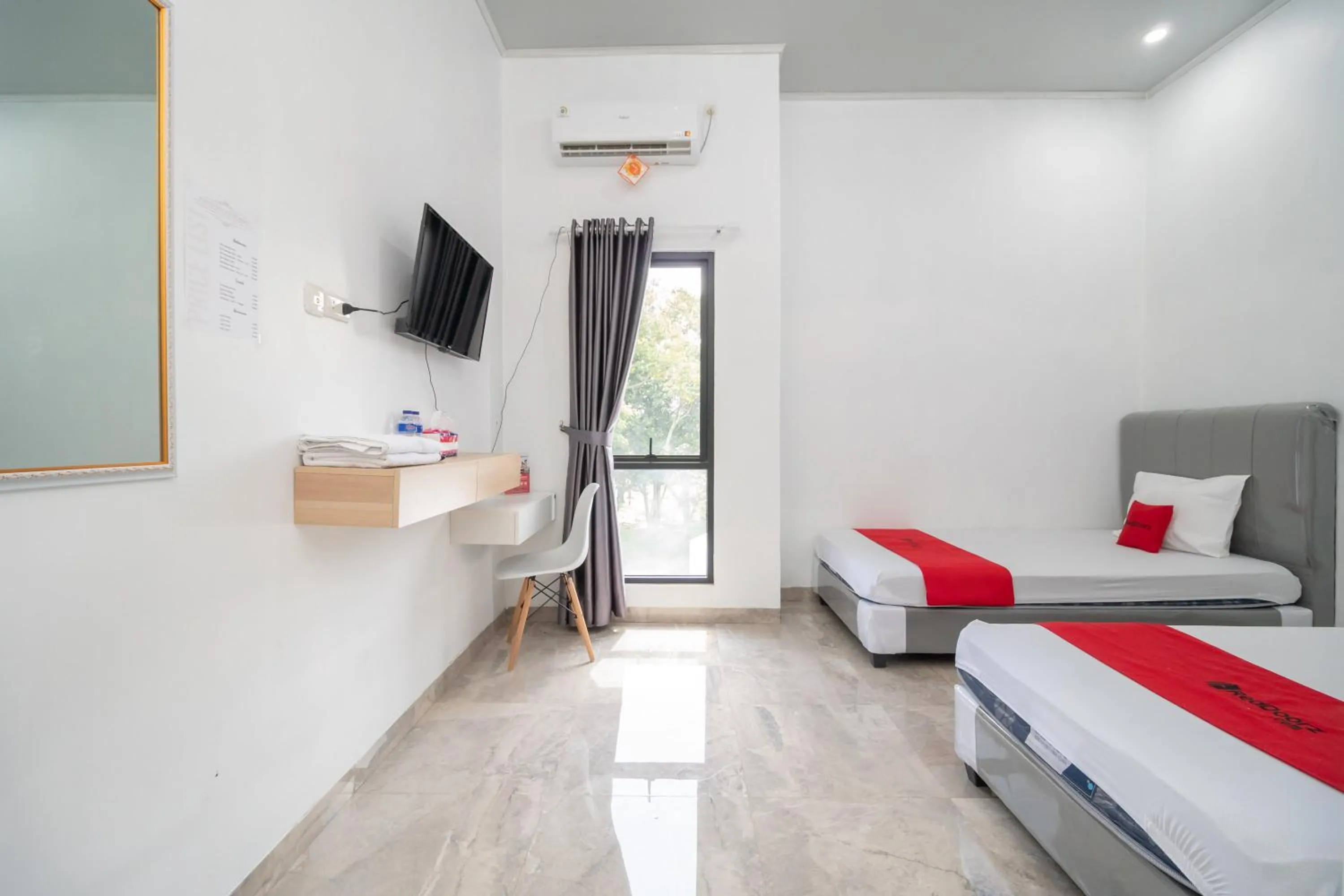 Bed in RedDoorz near Tugu Coklat Pesawaran Lampung