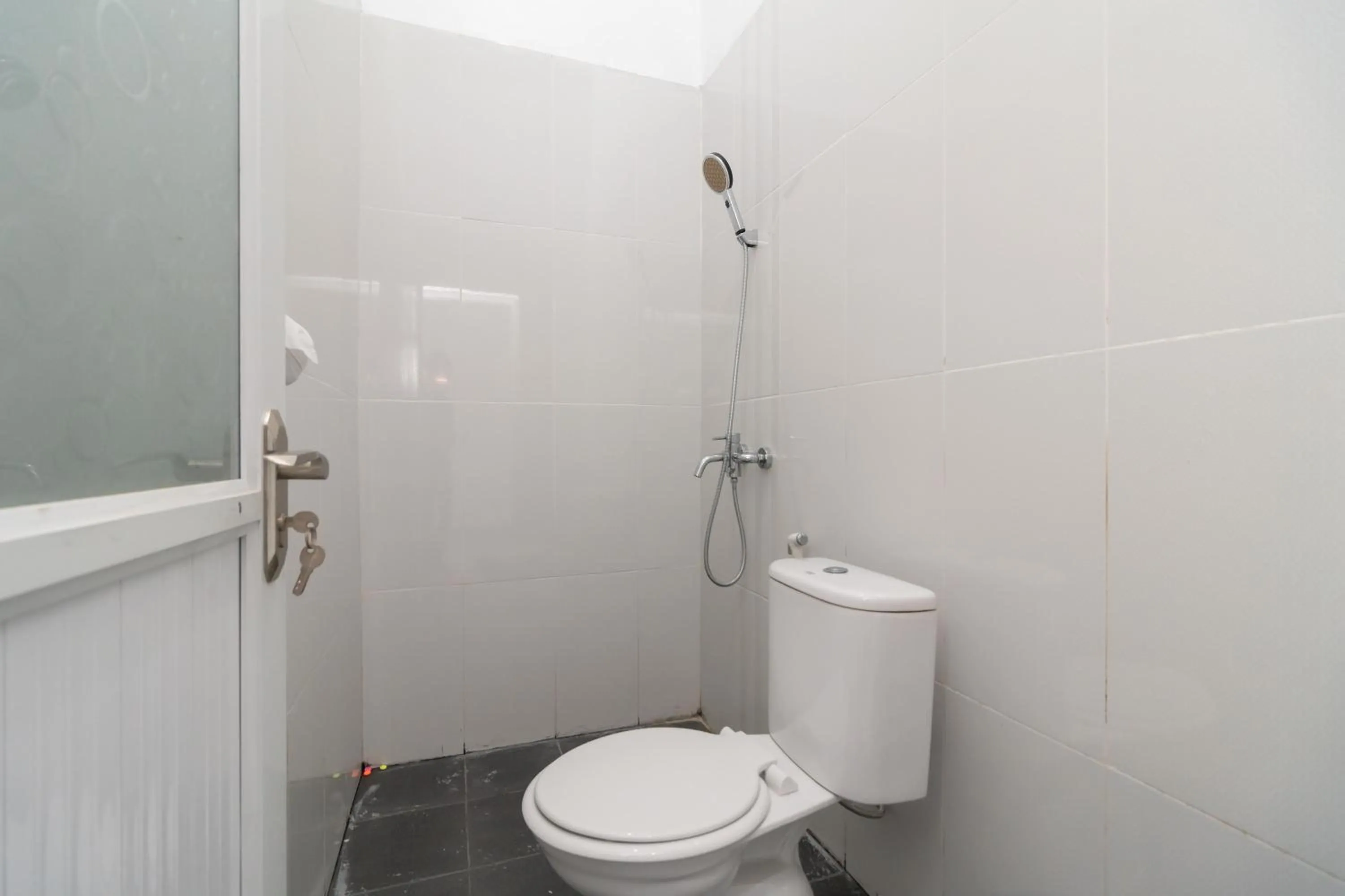 Bathroom in RedDoorz near Tugu Coklat Pesawaran Lampung