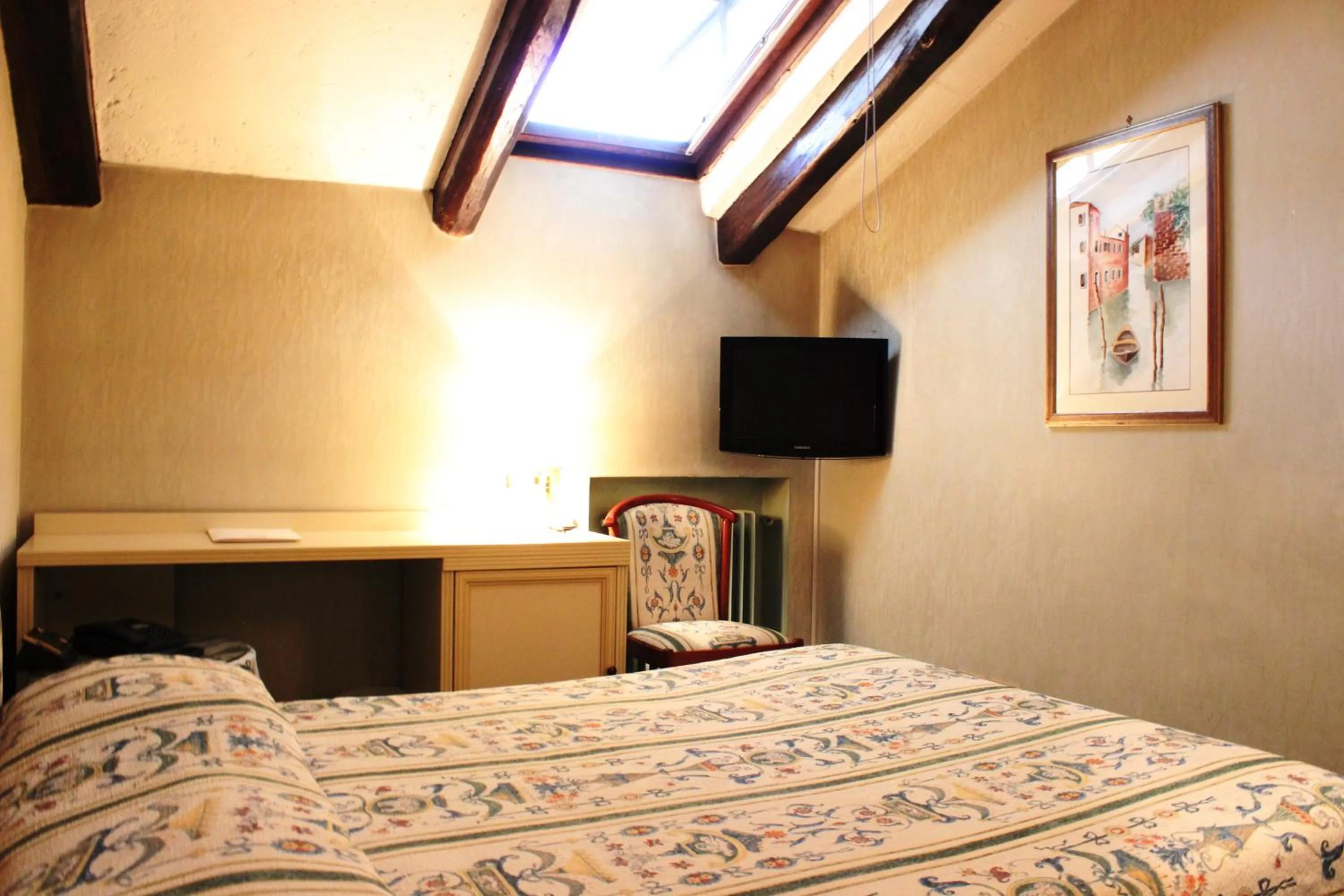 Bedroom, TV/Entertainment Center in Hotel Kappa