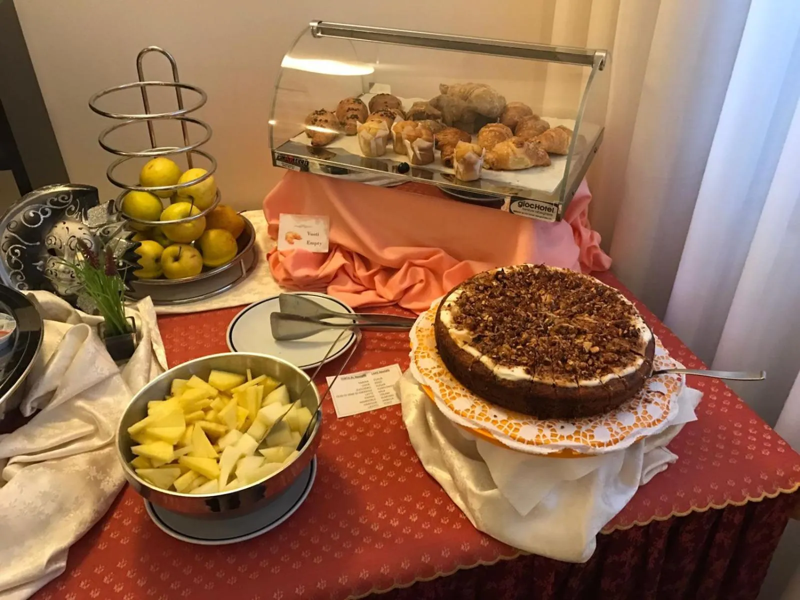 Buffet breakfast, Food in Hotel Kappa