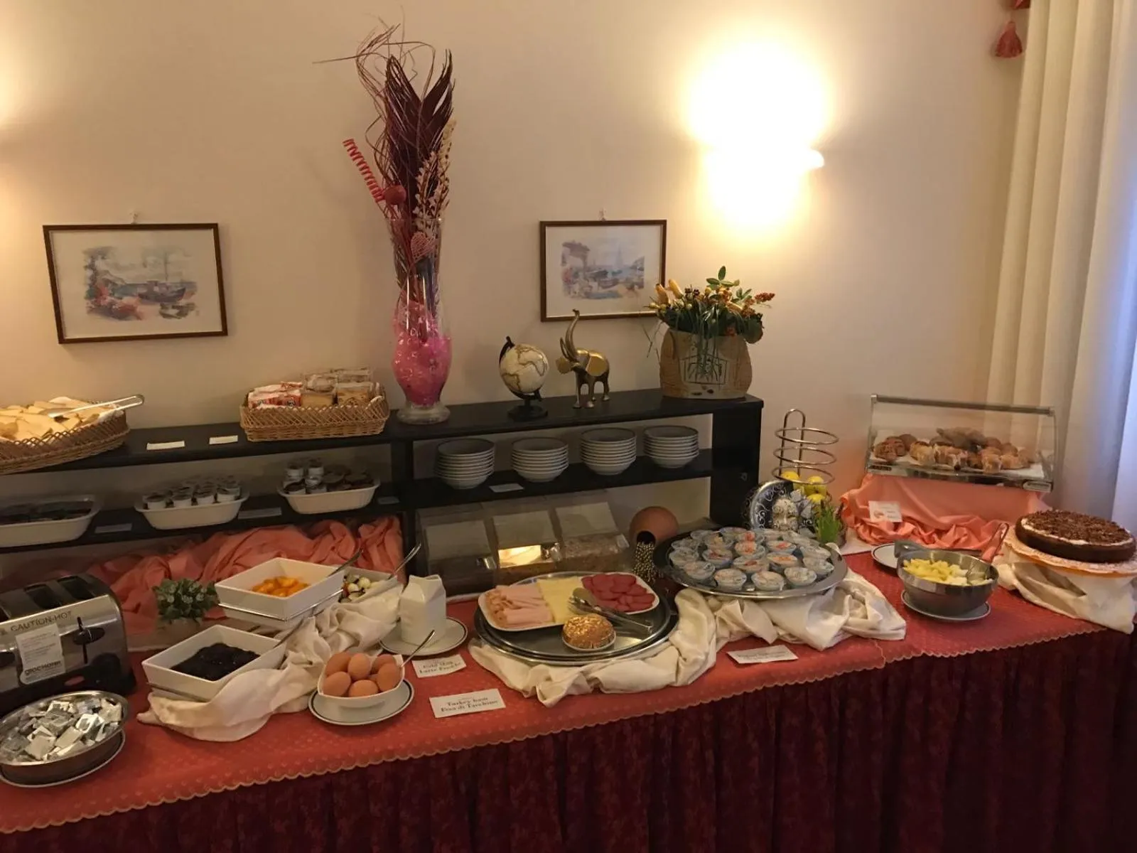 Buffet breakfast, Food in Hotel Kappa