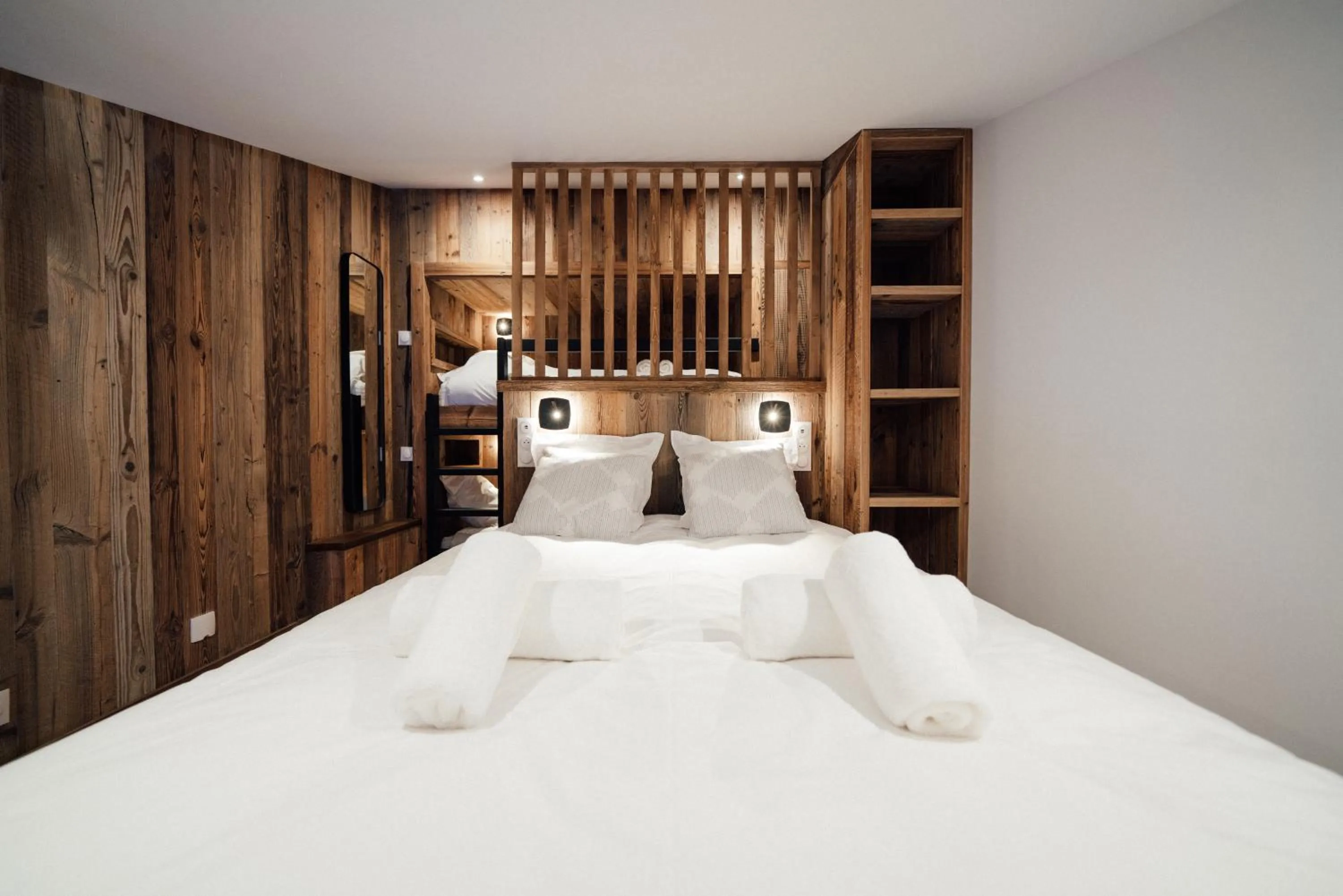 Studio Interlude by ExplorHome