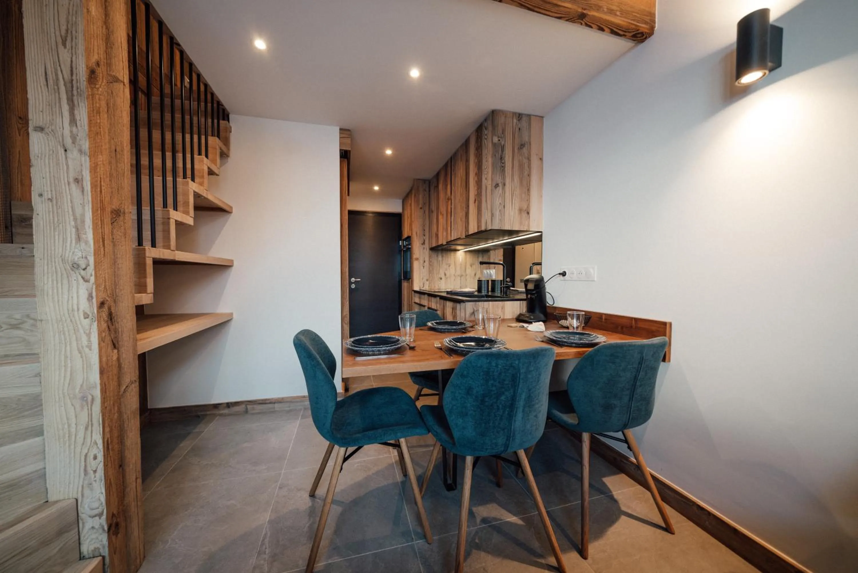 Studio Interlude by ExplorHome