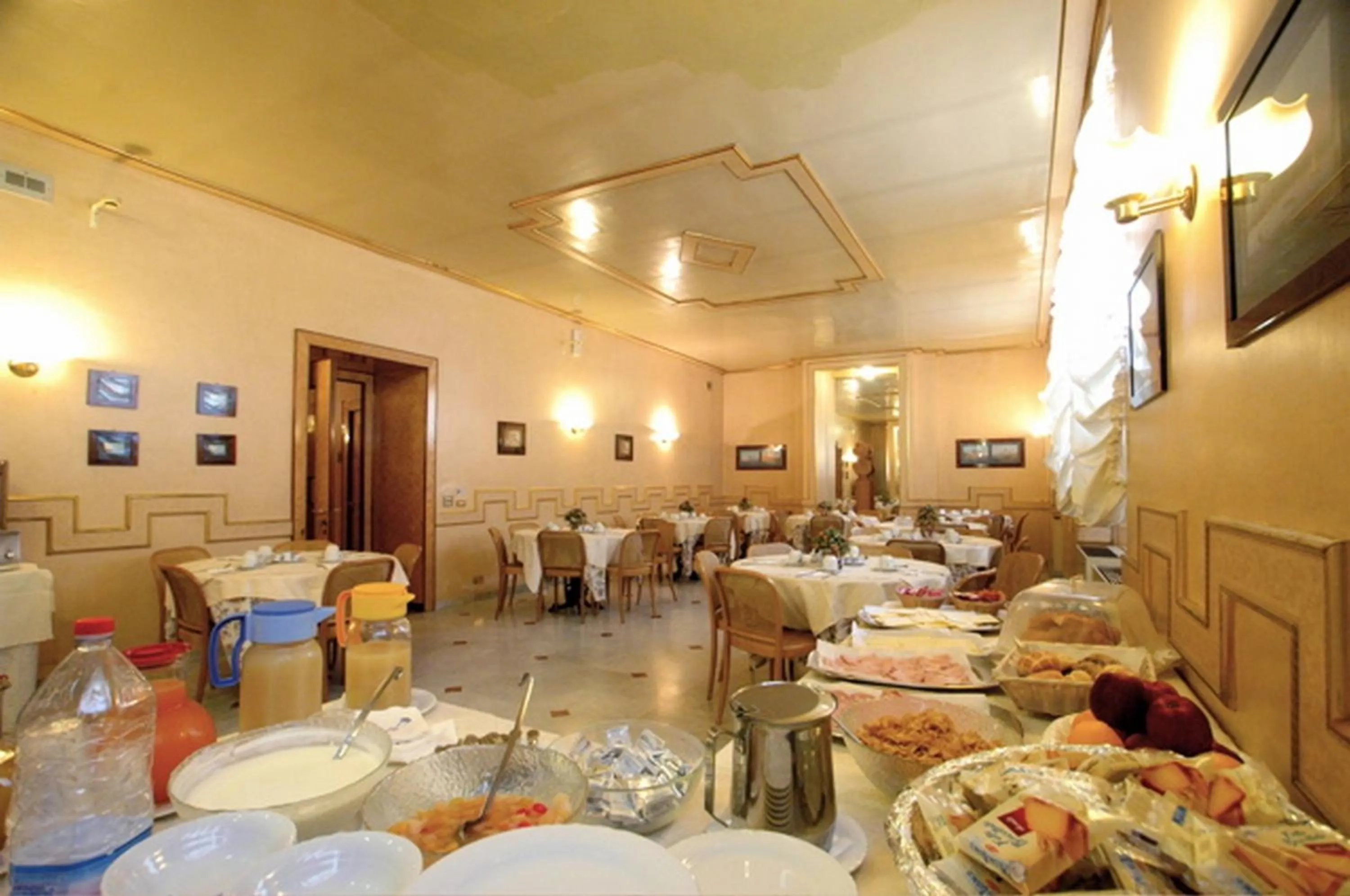 Restaurant/places to eat in Hotel Nuovo Rebecchino