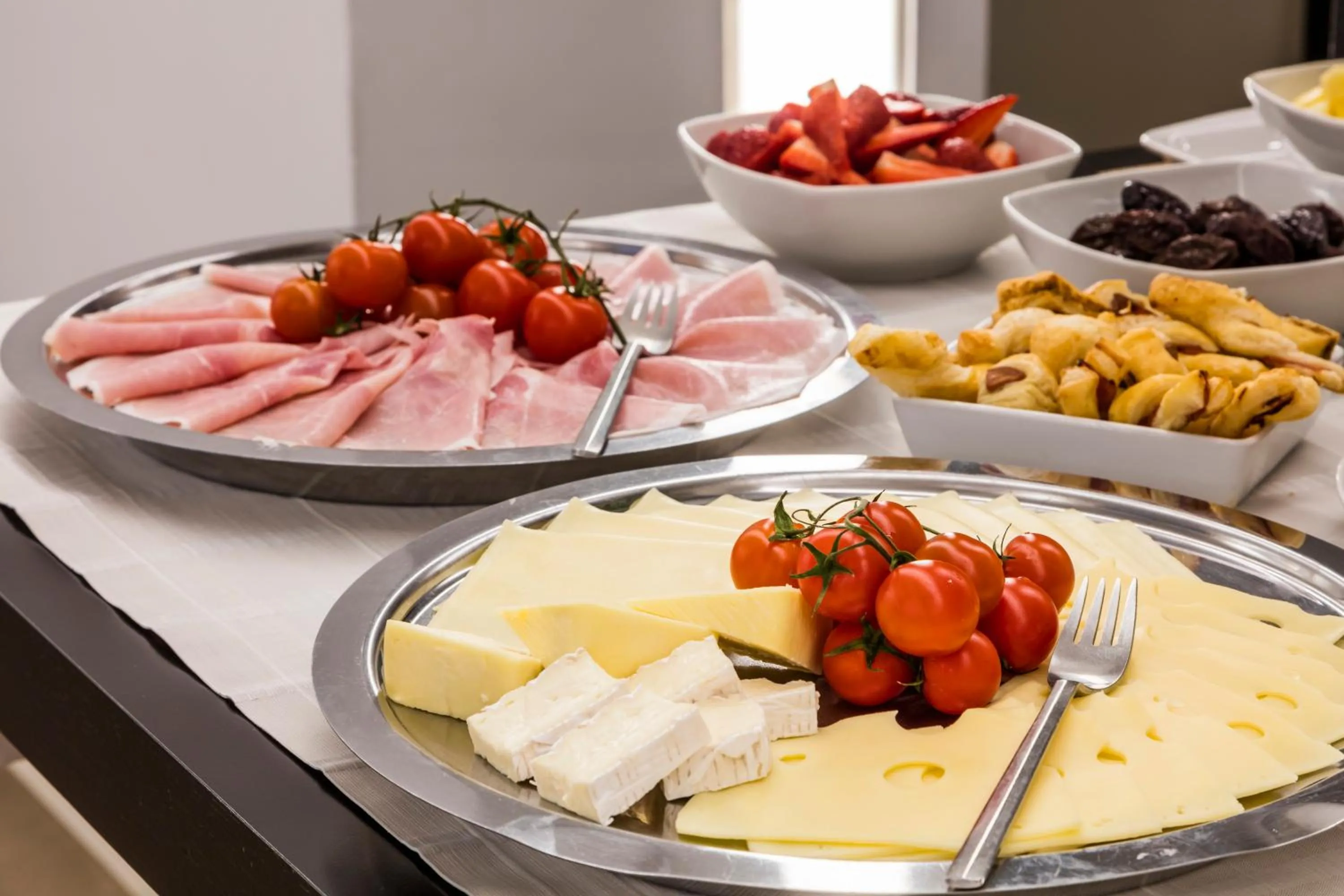 Restaurant/places to eat in Savoy Hotel