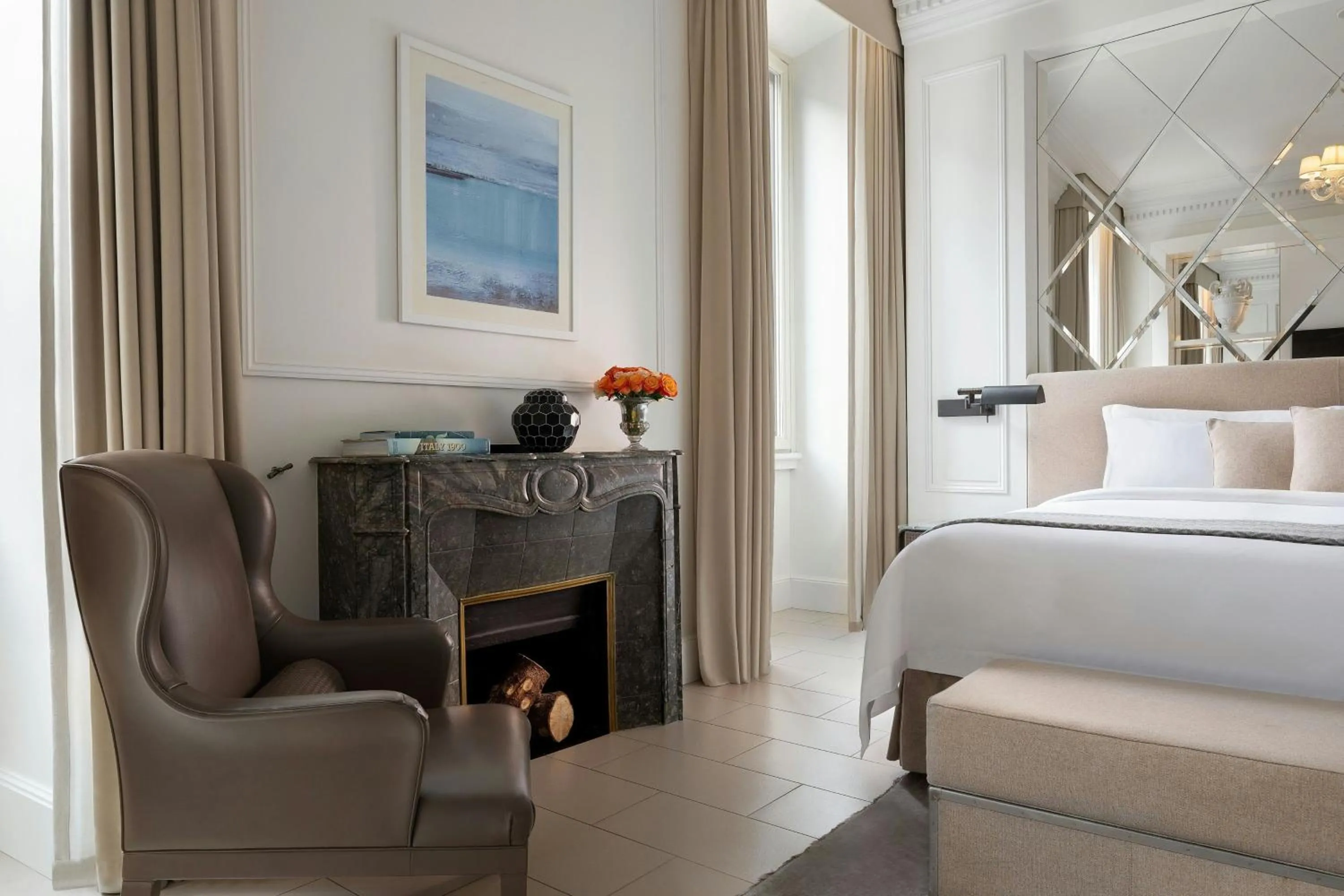 Photo of the whole room, Bed in The St. Regis Rome