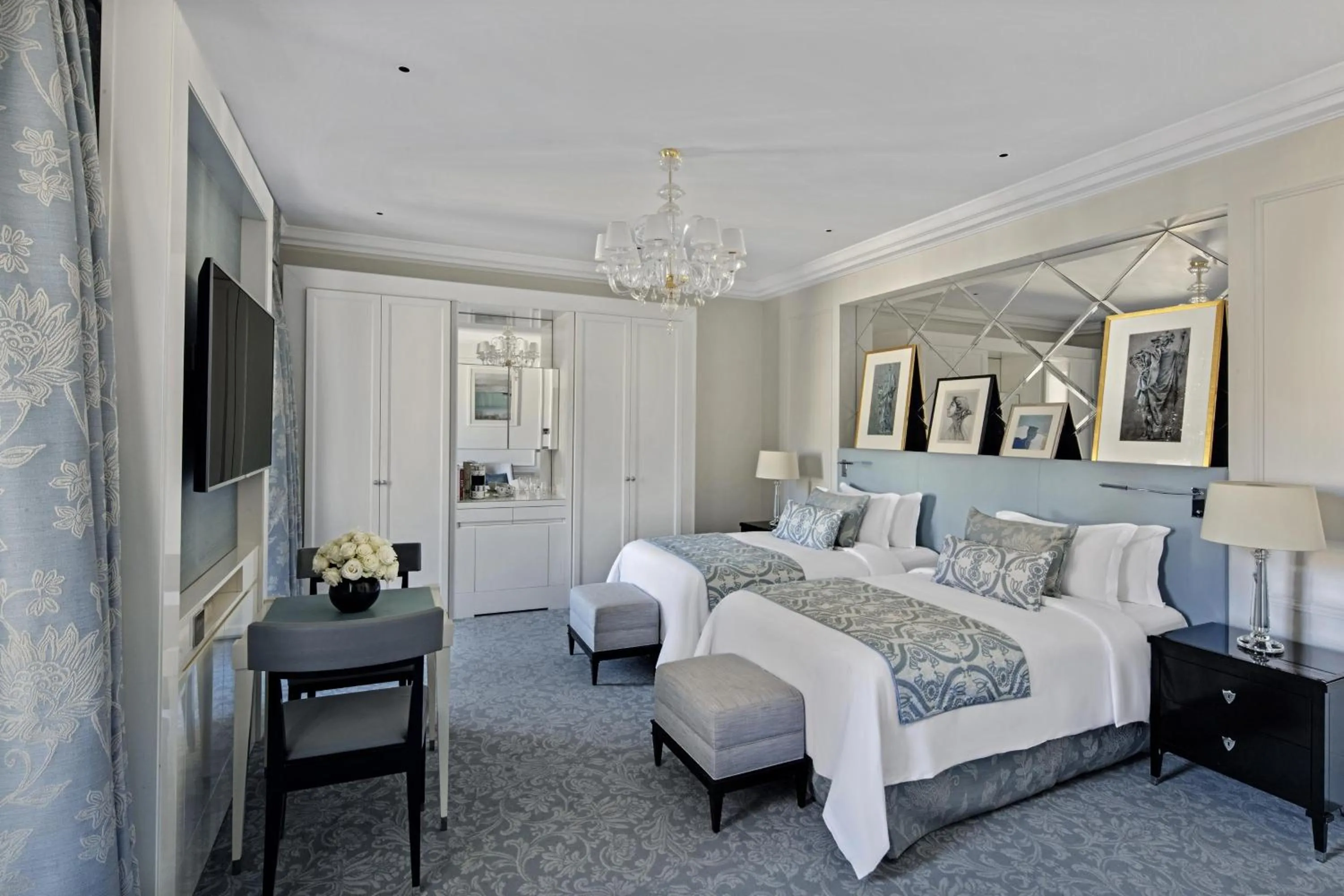 Photo of the whole room, Bed in The St. Regis Rome