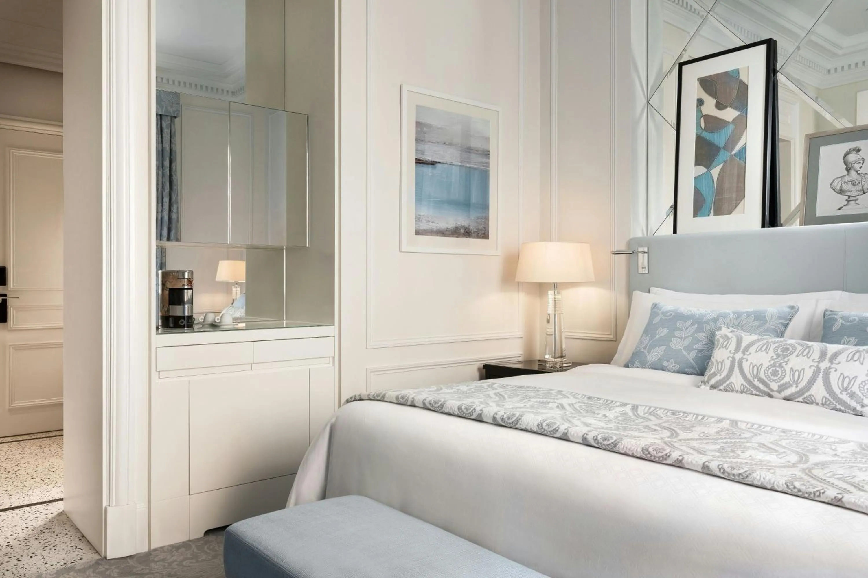 Photo of the whole room, Bed in The St. Regis Rome