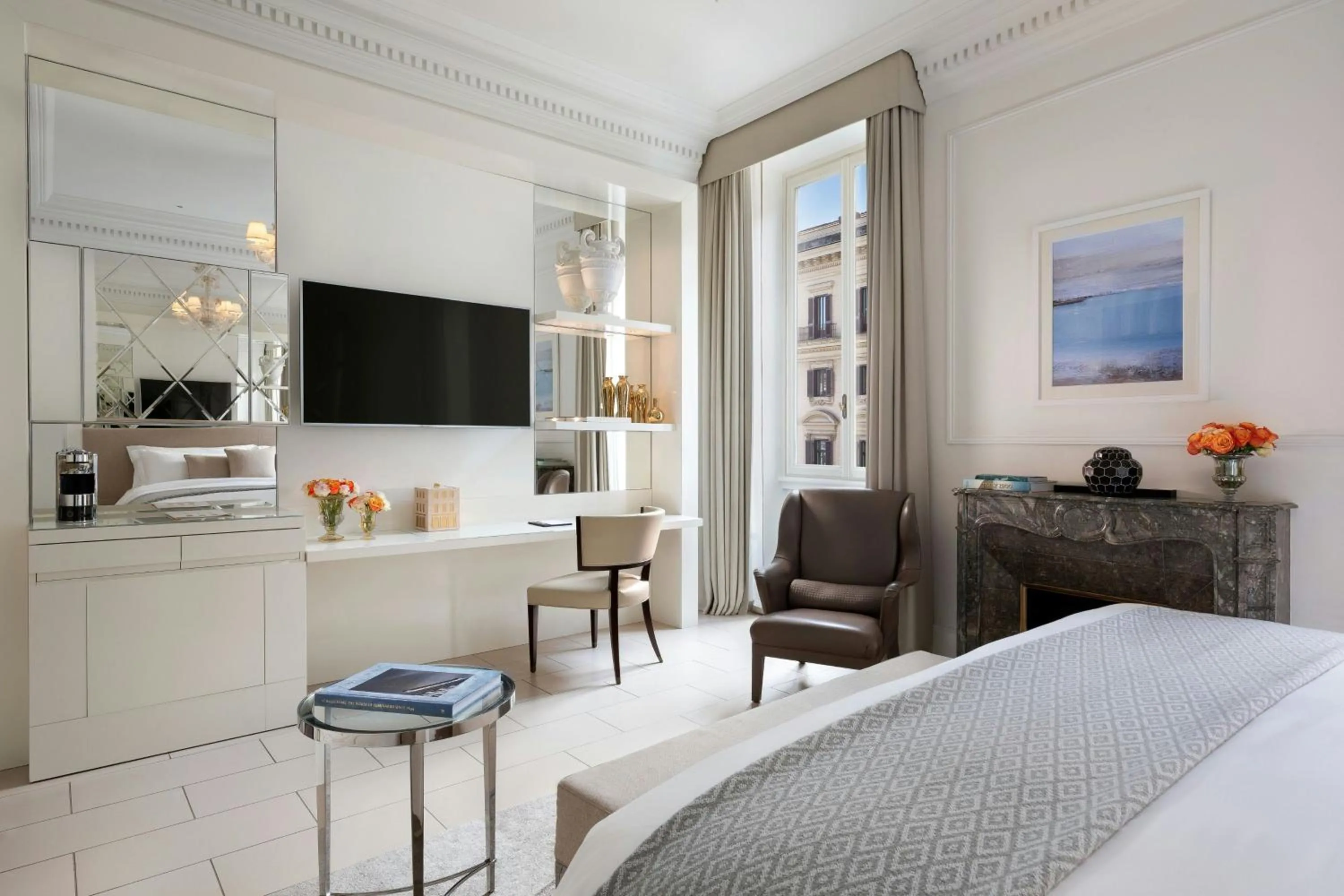 Photo of the whole room, Bed in The St. Regis Rome
