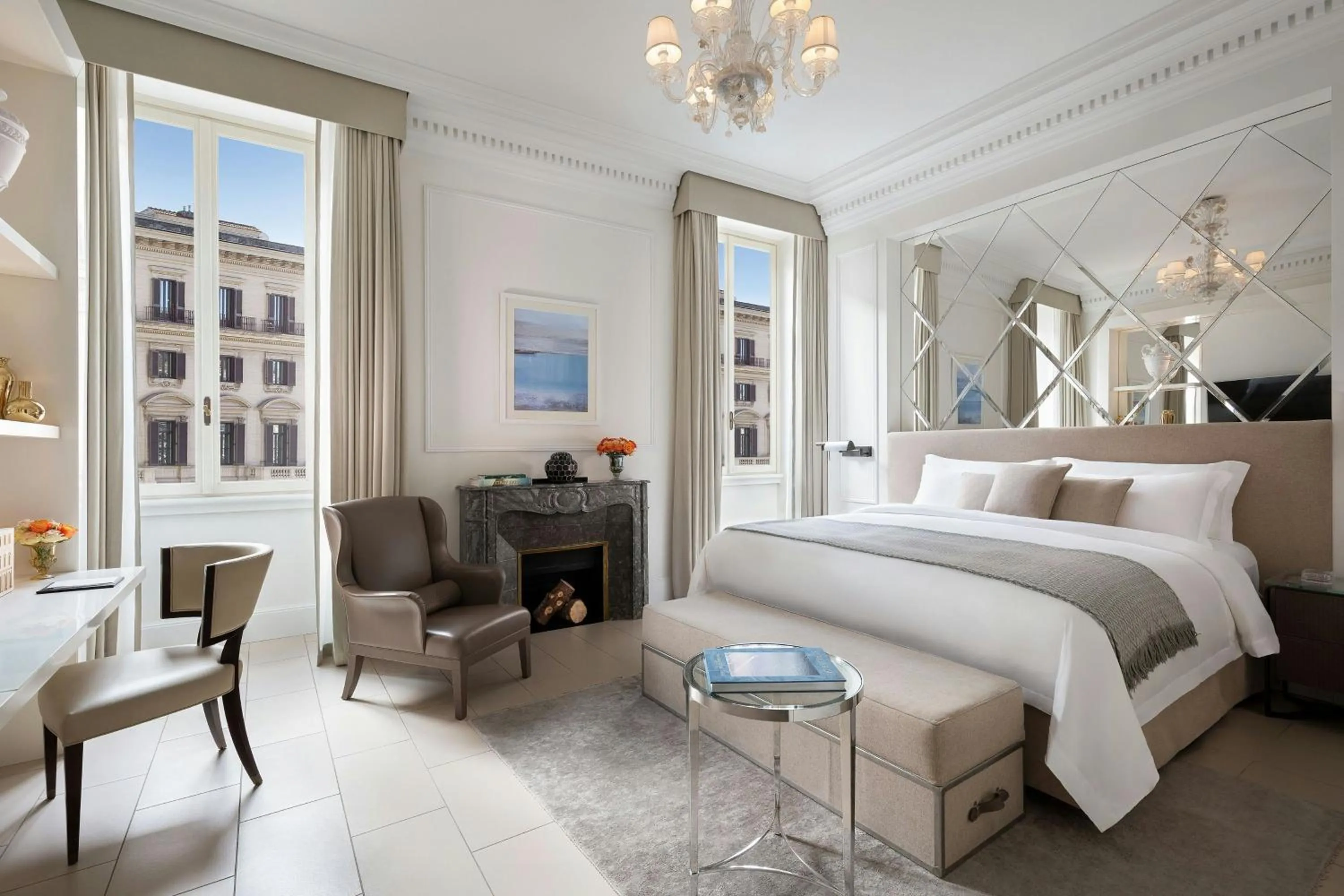 Photo of the whole room, Bed in The St. Regis Rome