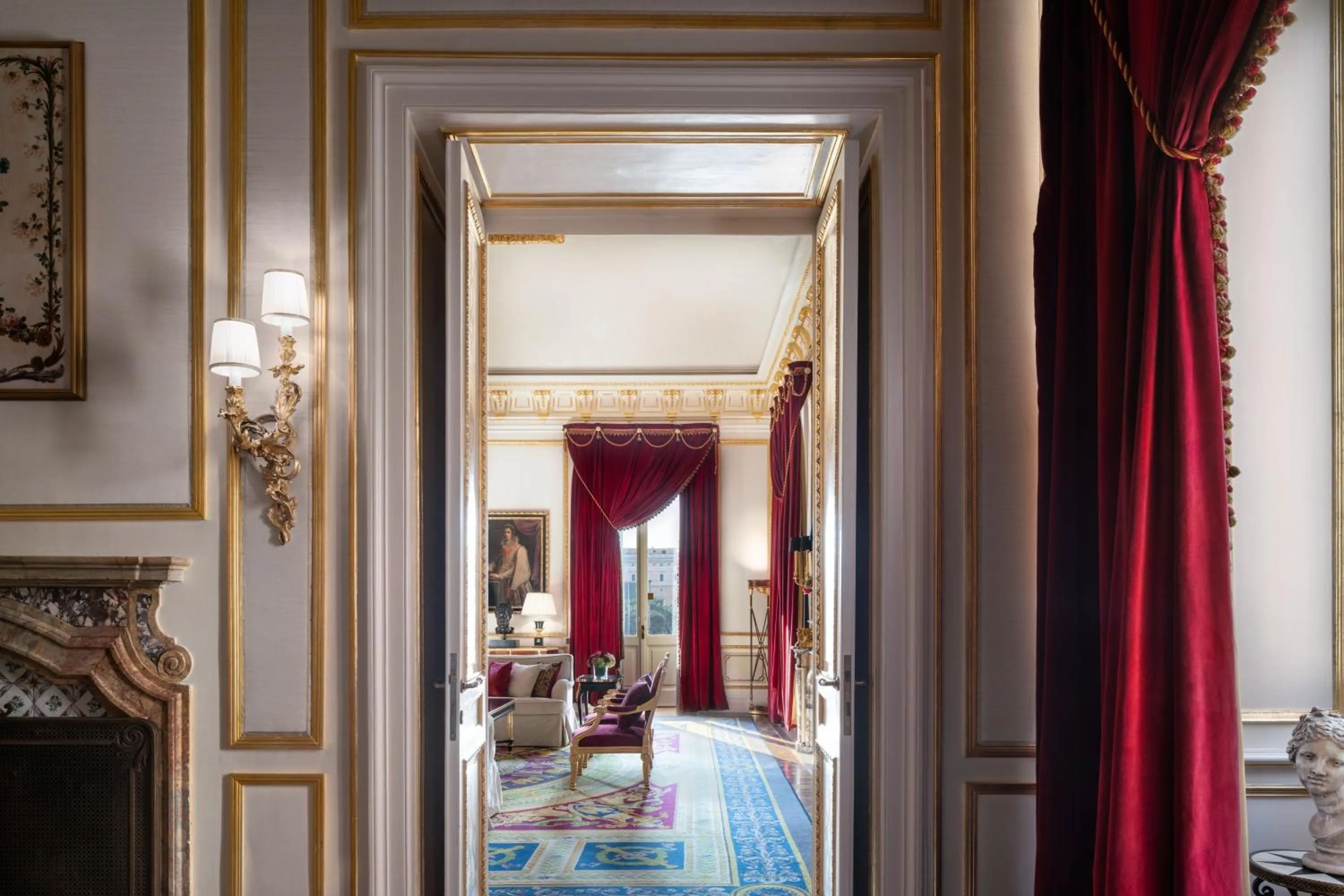 Photo of the whole room, Bed in The St. Regis Rome