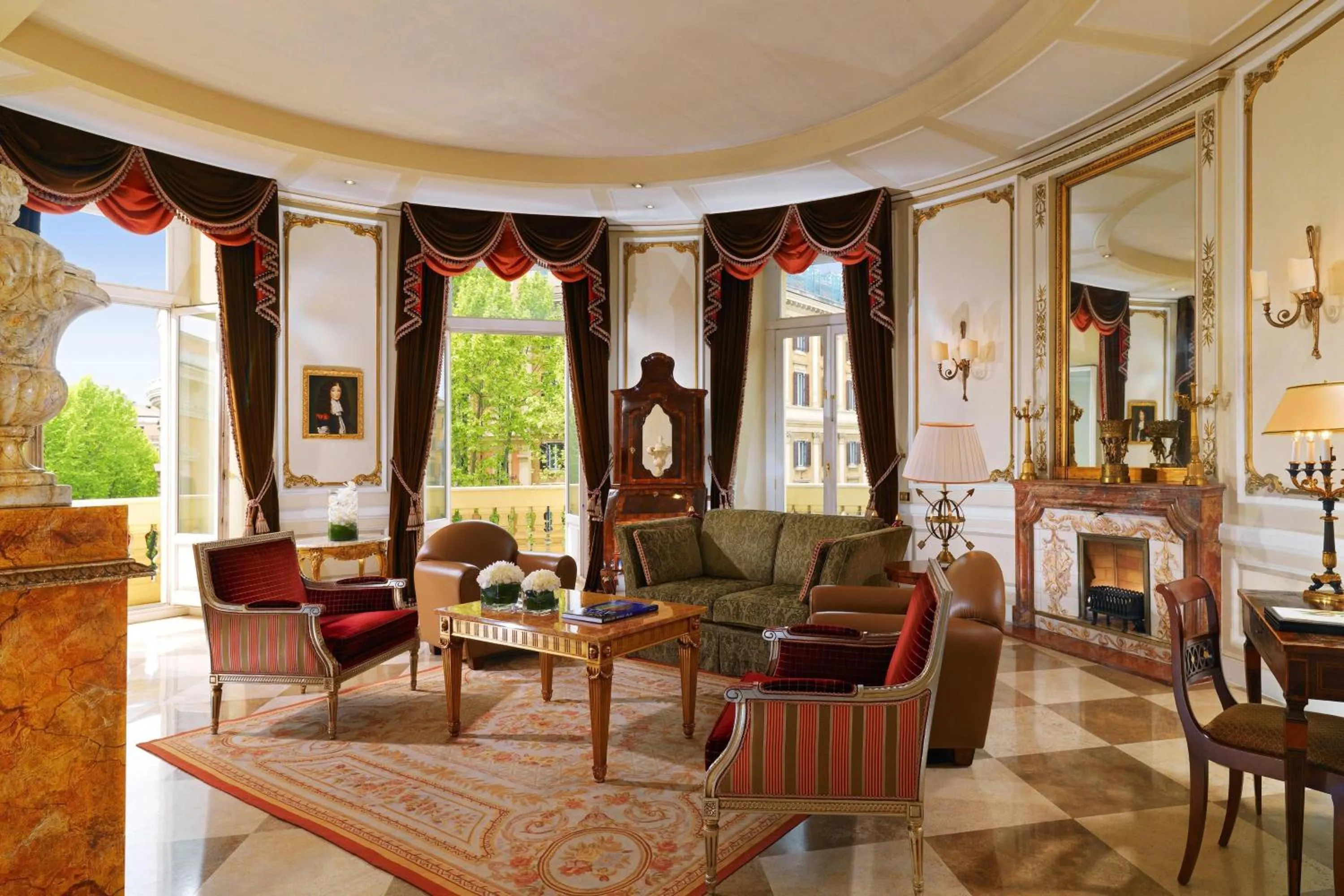 Living room in The Westin Excelsior, Rome