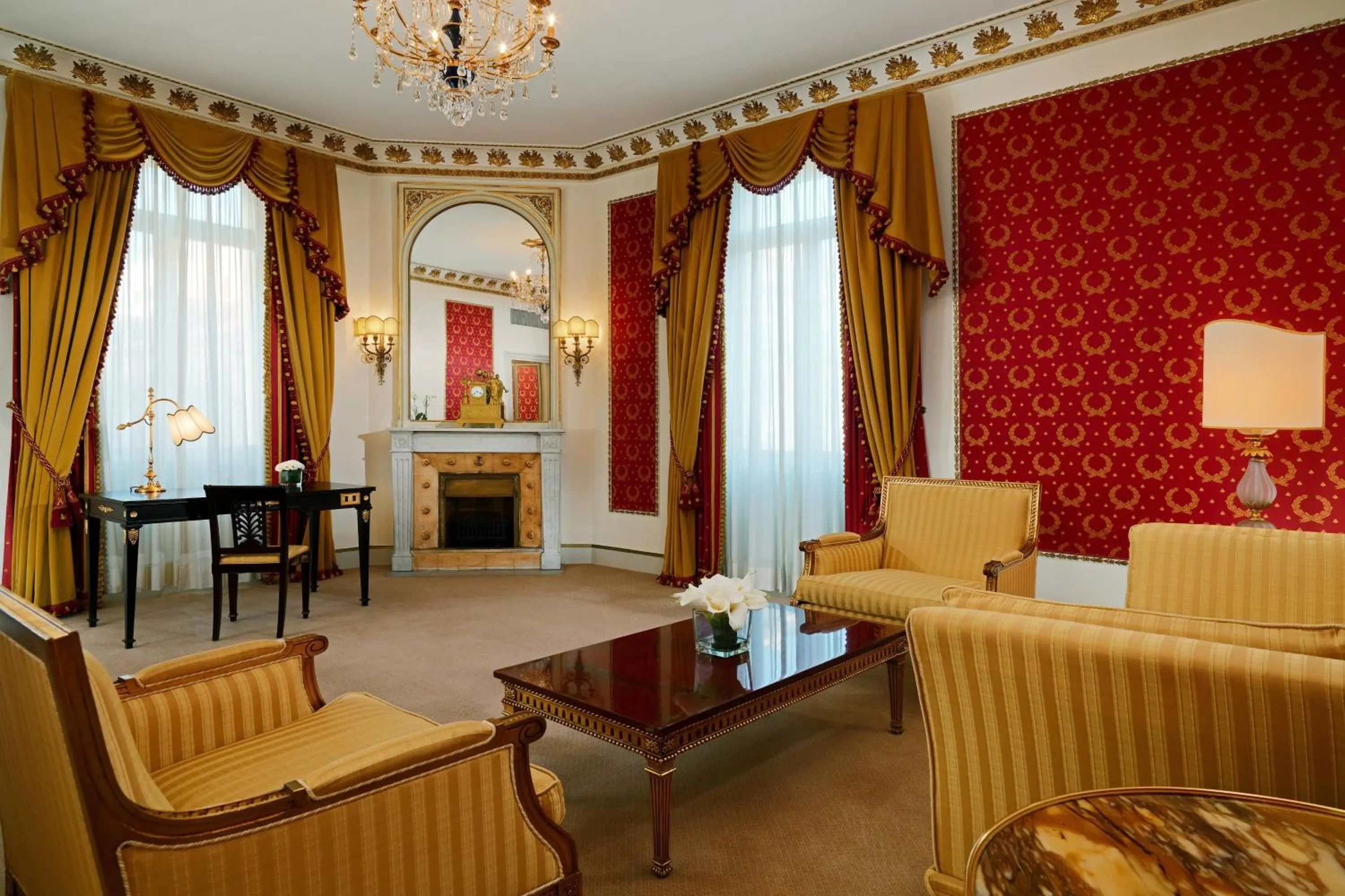 Living room in The Westin Excelsior, Rome