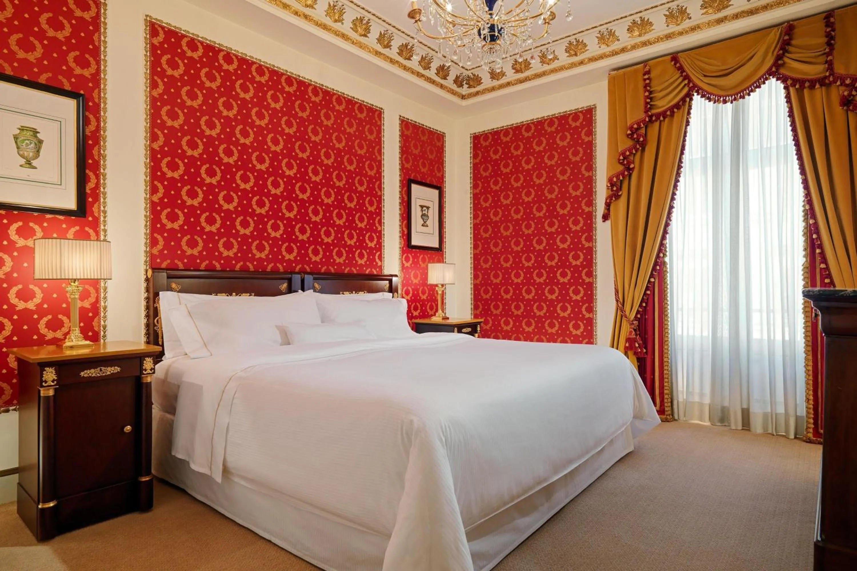 Bedroom, Bed in The Westin Excelsior, Rome