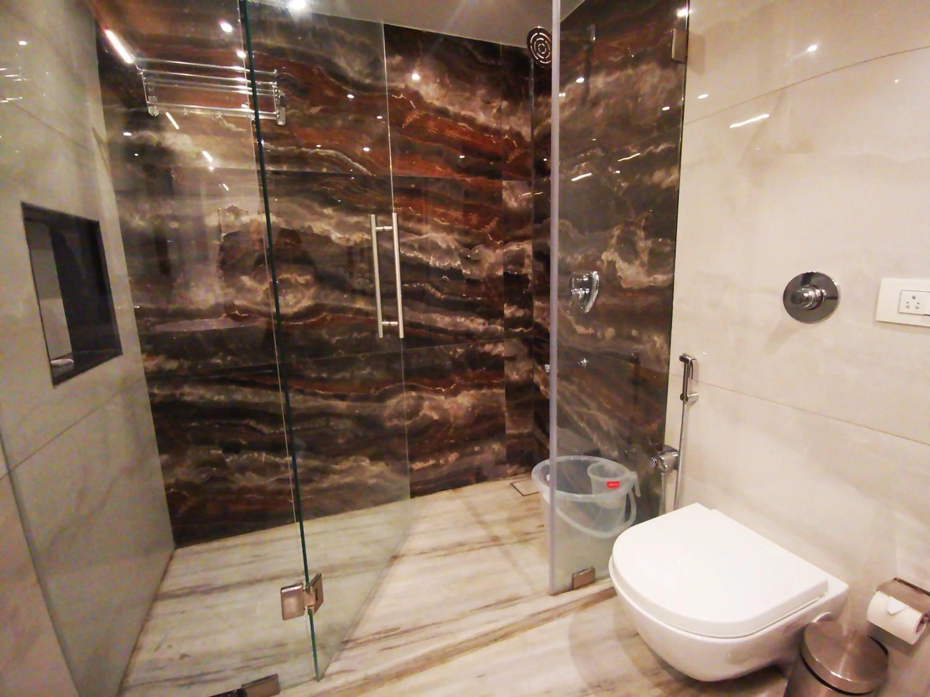 Shower in HOTEL RIO BENARAS