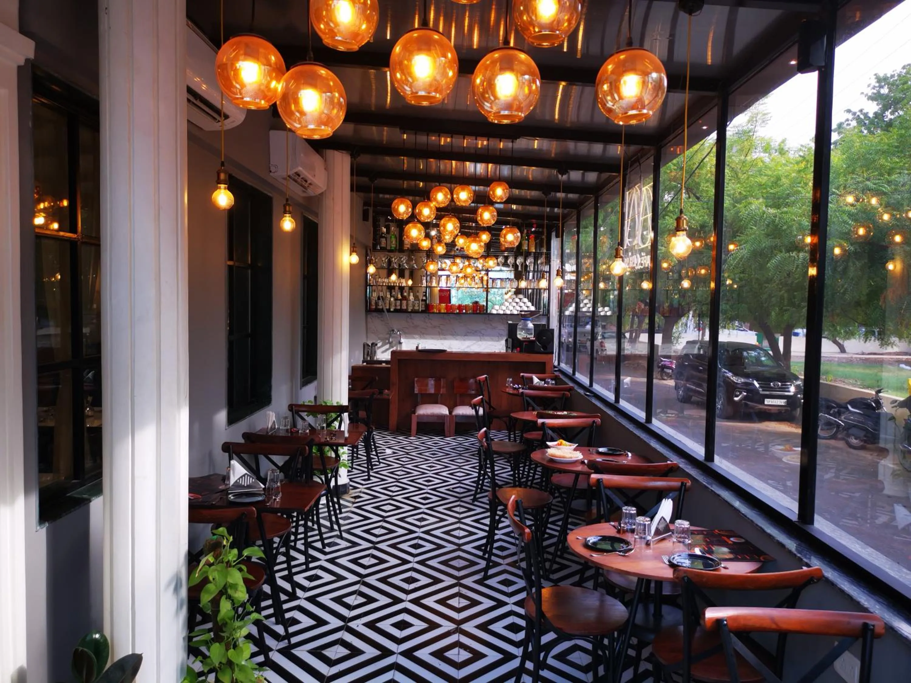 Restaurant/places to eat in HOTEL RIO BENARAS