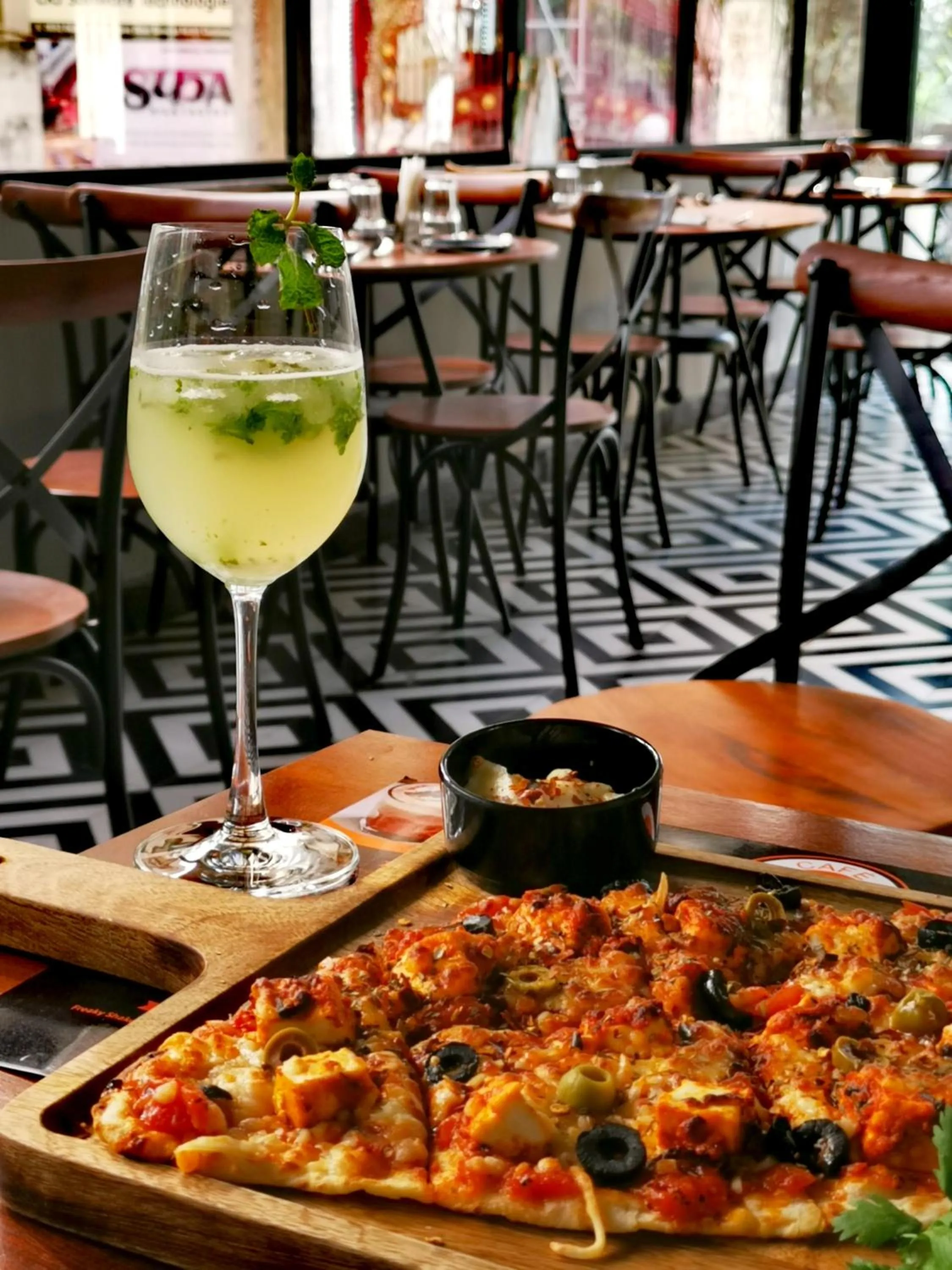 Food and drinks in HOTEL RIO BENARAS