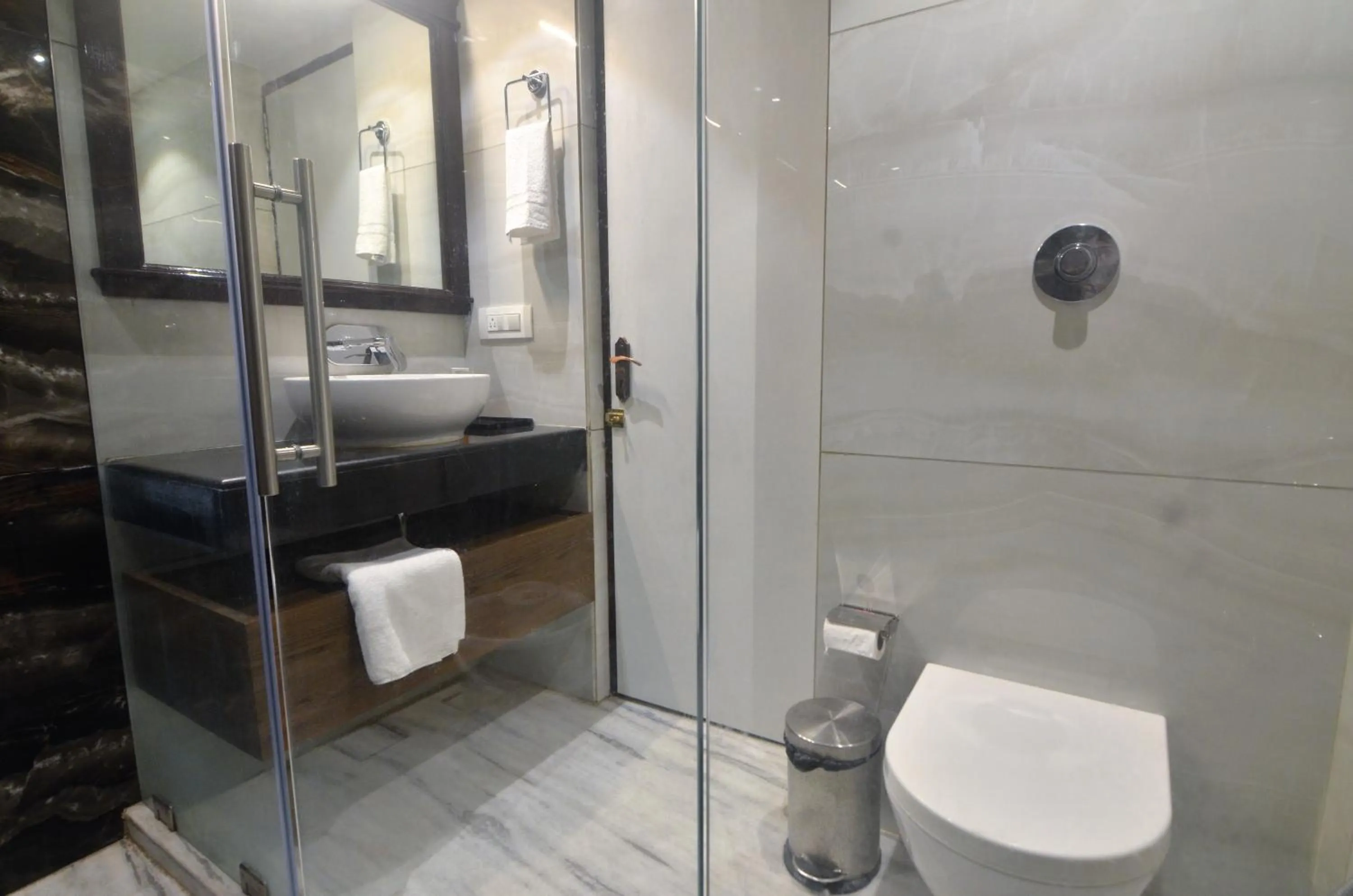 Bathroom in HOTEL RIO BENARAS