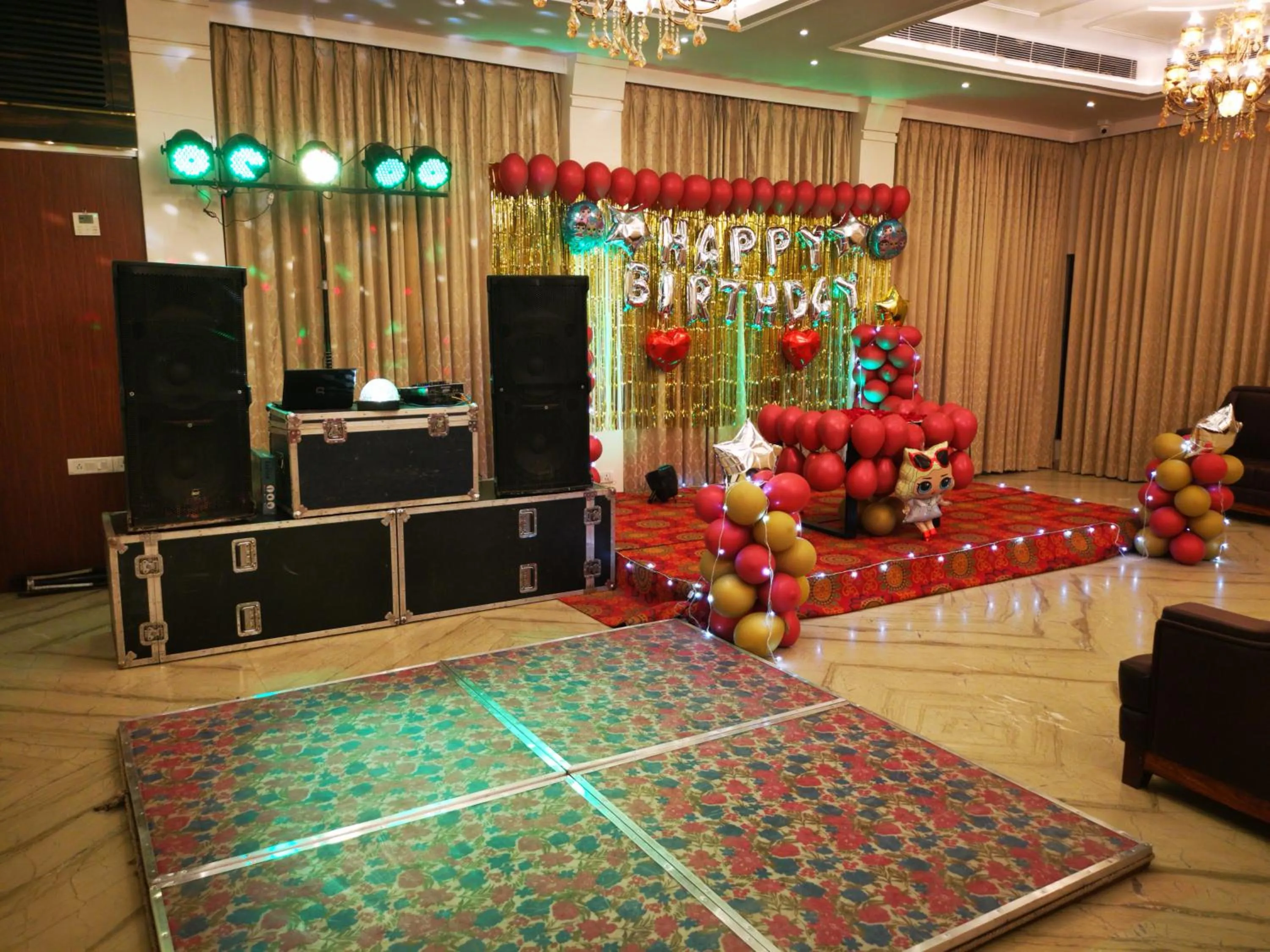 Evening entertainment in HOTEL RIO BENARAS